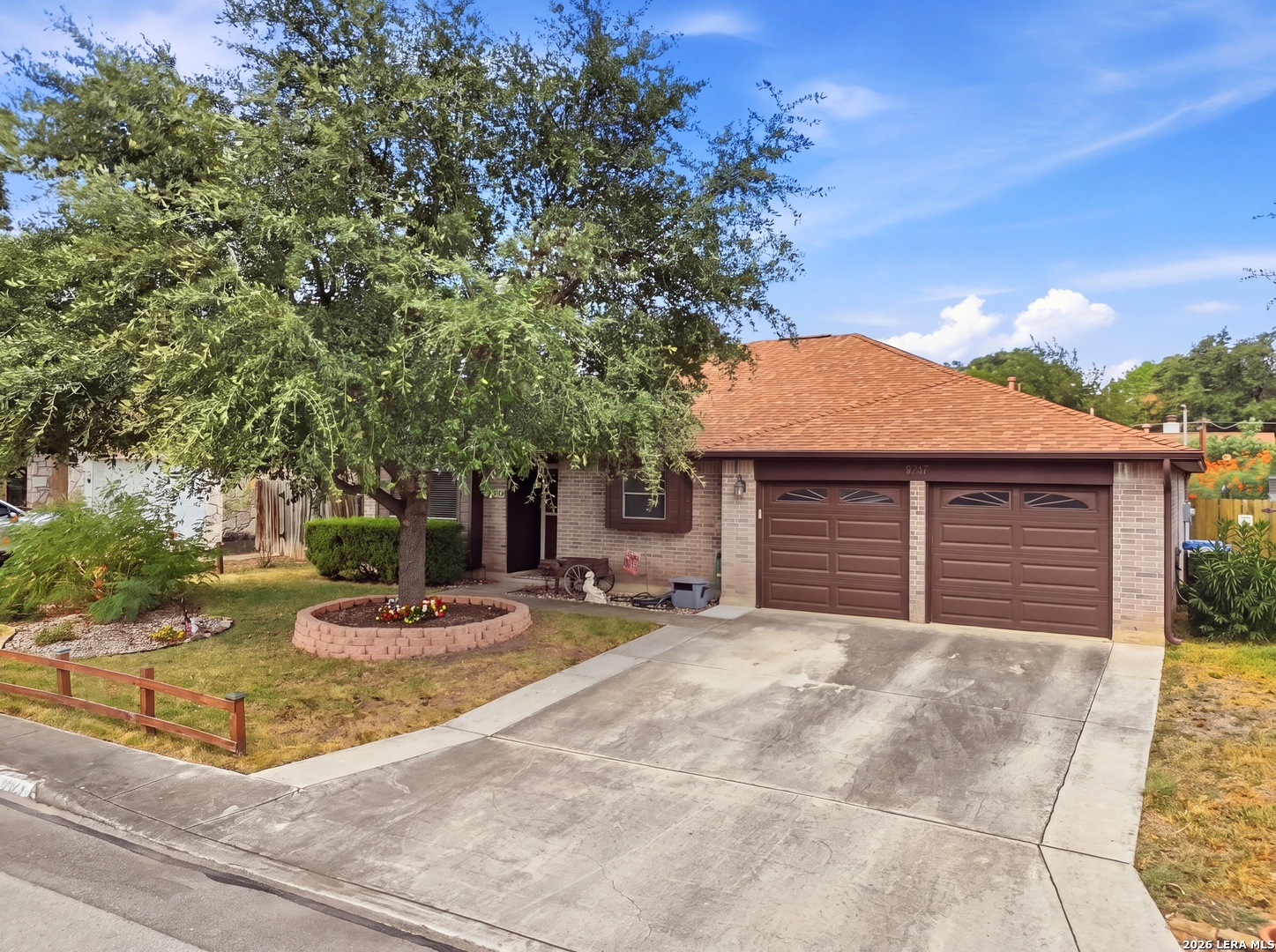 2747 KNOLL TREE ST