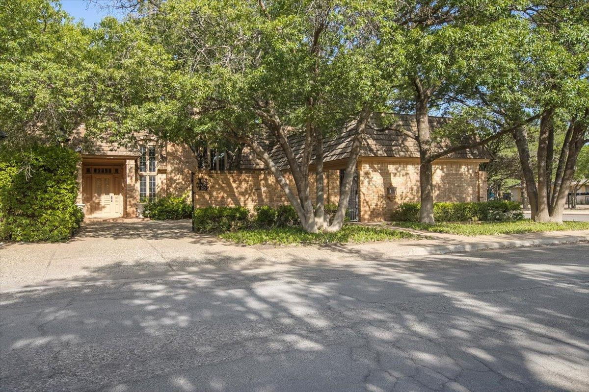 1800 Aberdeen Avenue