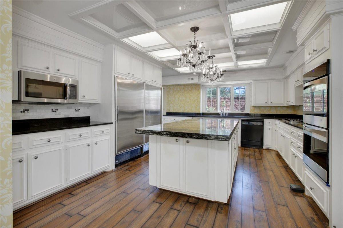 1800 Aberdeen Avenue