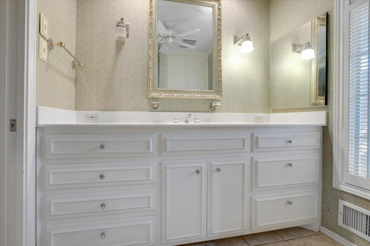 1800 Aberdeen Avenue