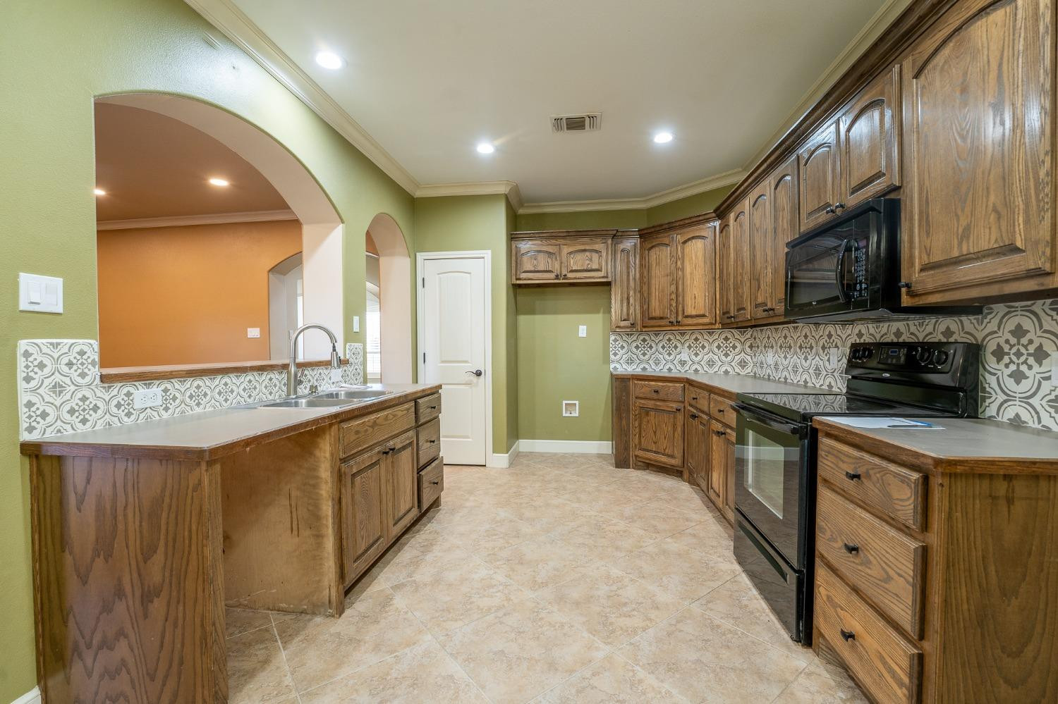 11110 Detroit Avenue