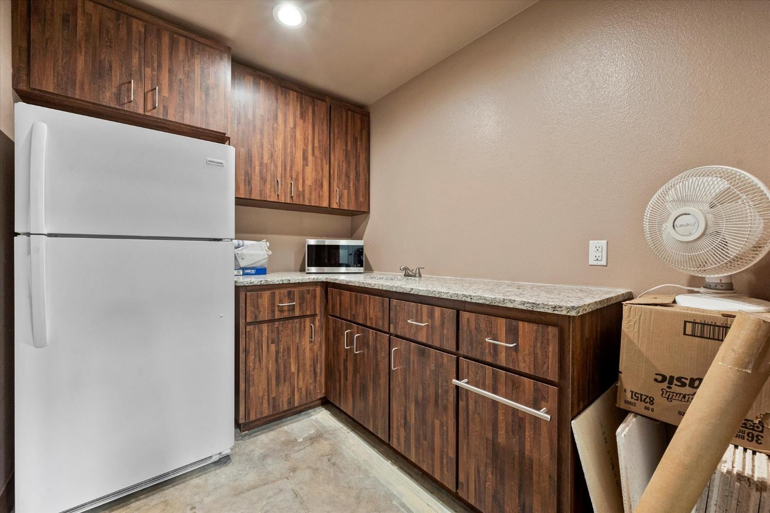 712 E County Road 7300