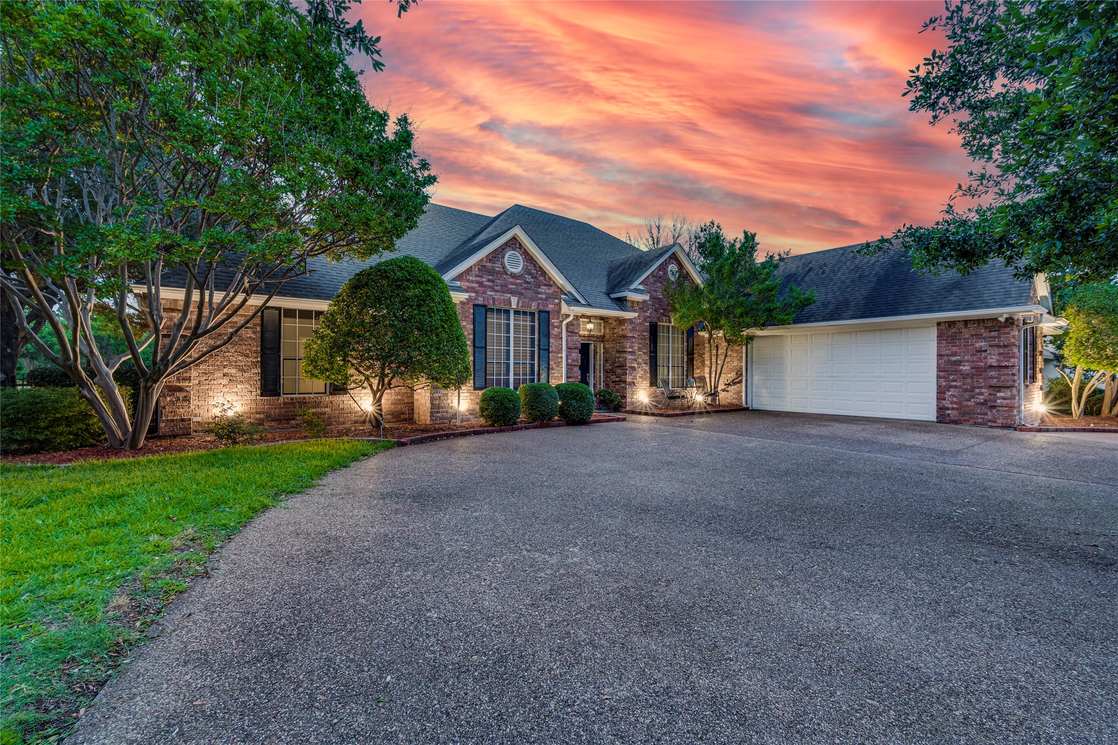 2404 Inverrary Drive