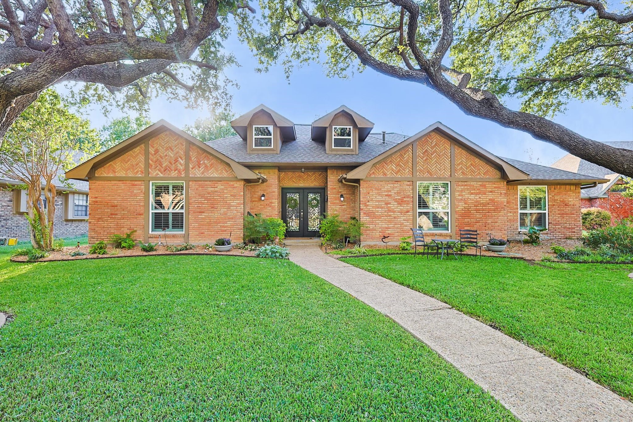 1209 Delmonte Circle