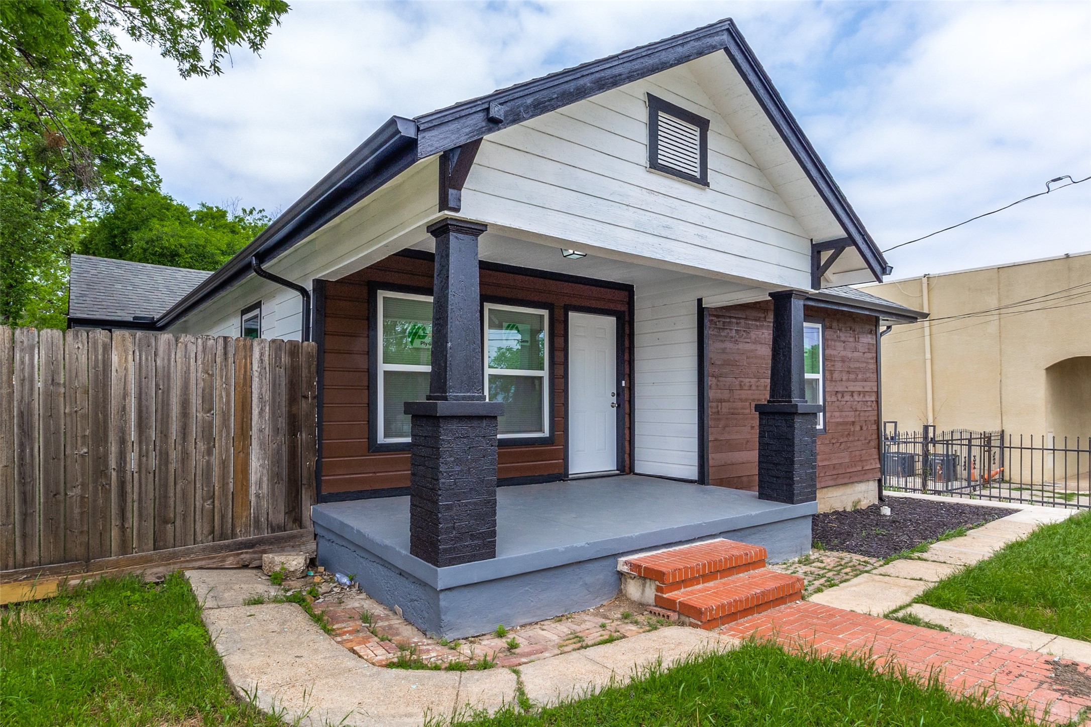 1603 E Ann Arbor Avenue