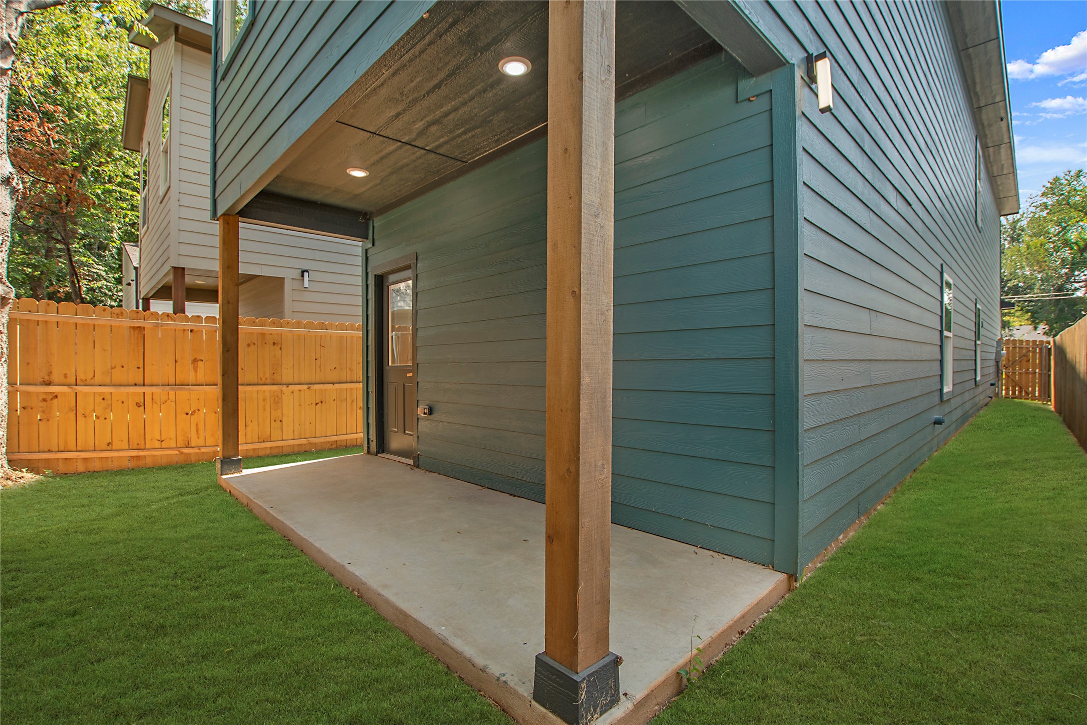 2215 anderson Street