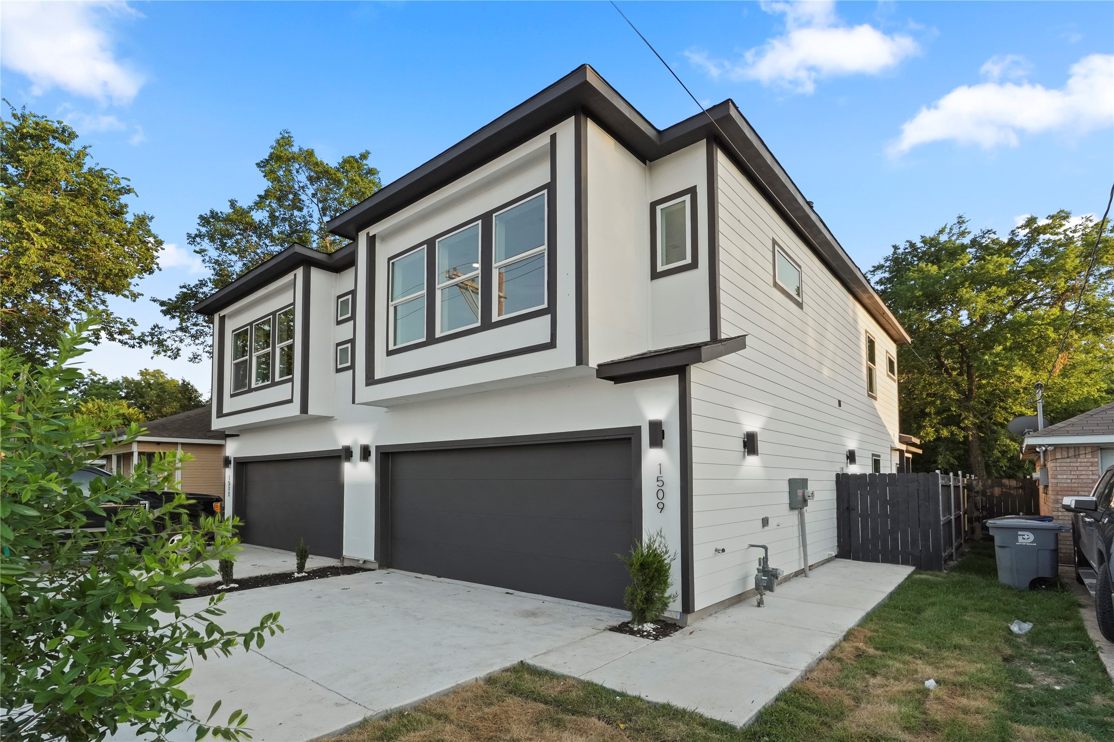 1509/1511 S Barry Avenue