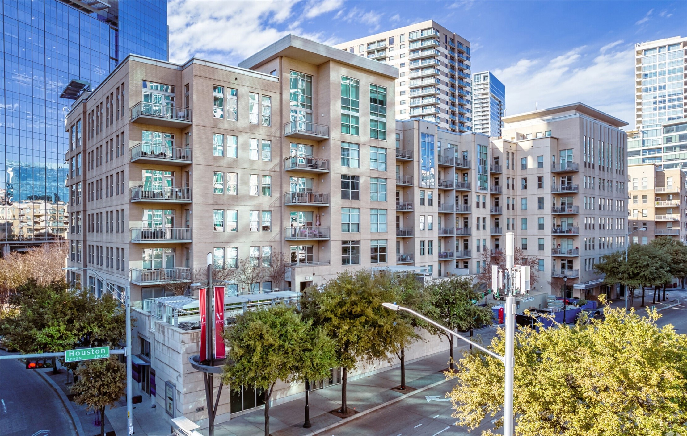 2323 N Houston Street 712