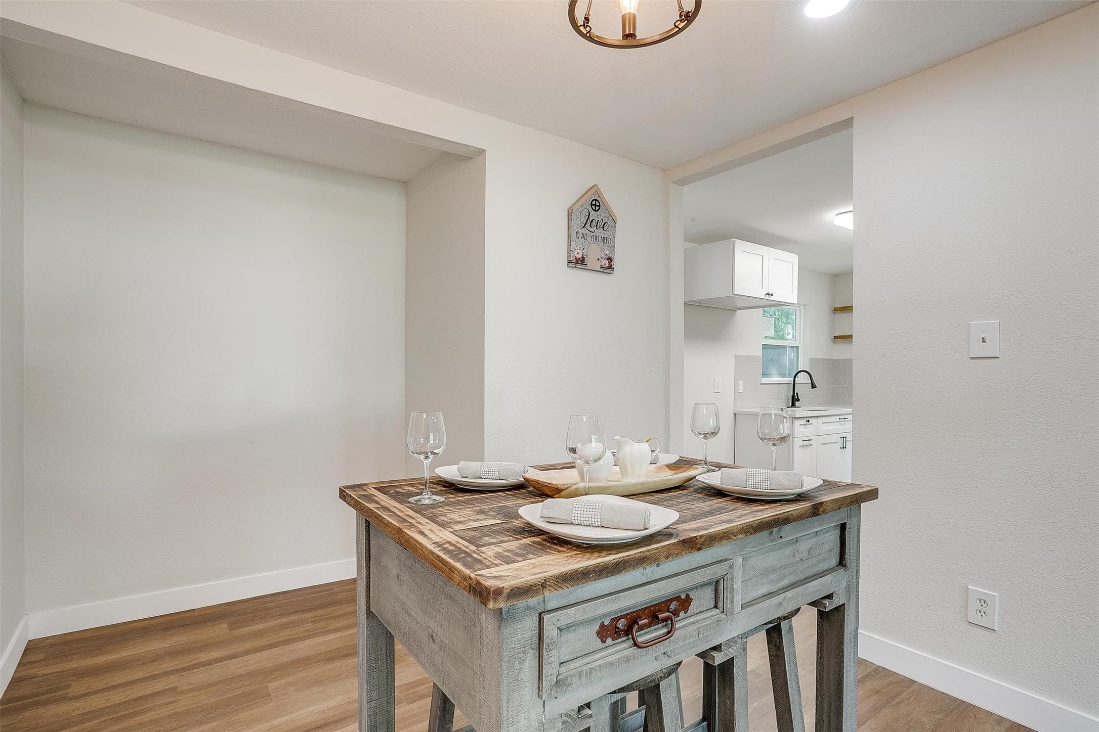 1827 Alan A Dale Road