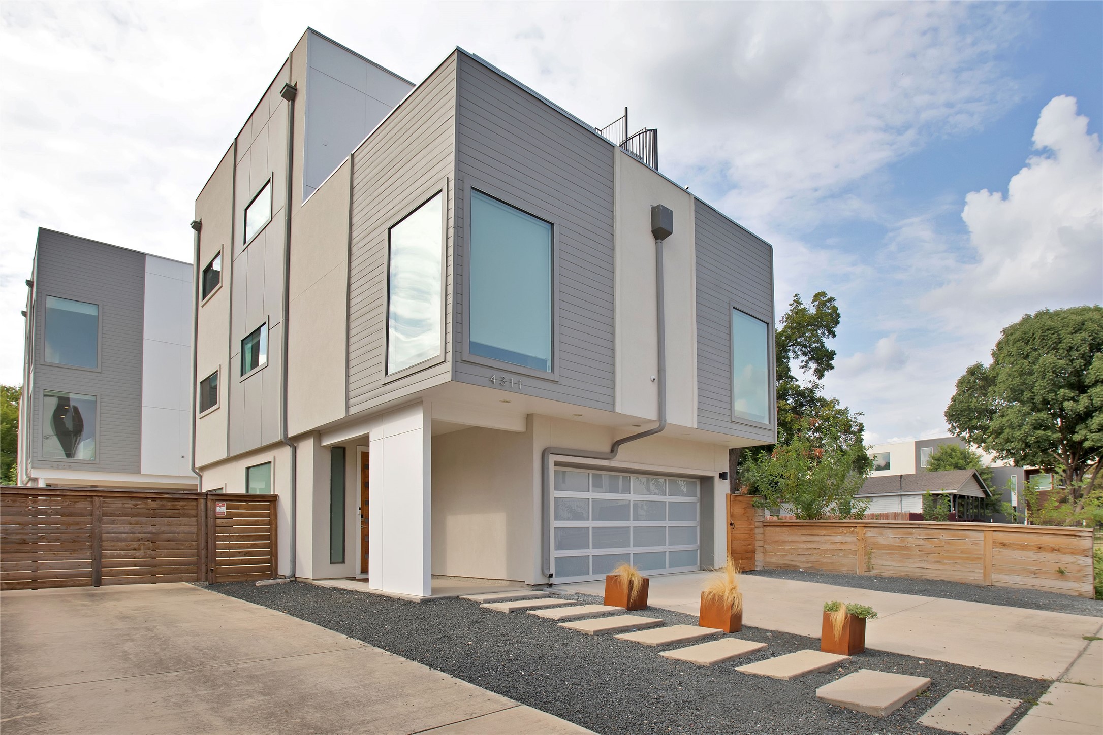 4311 Roseland Avenue