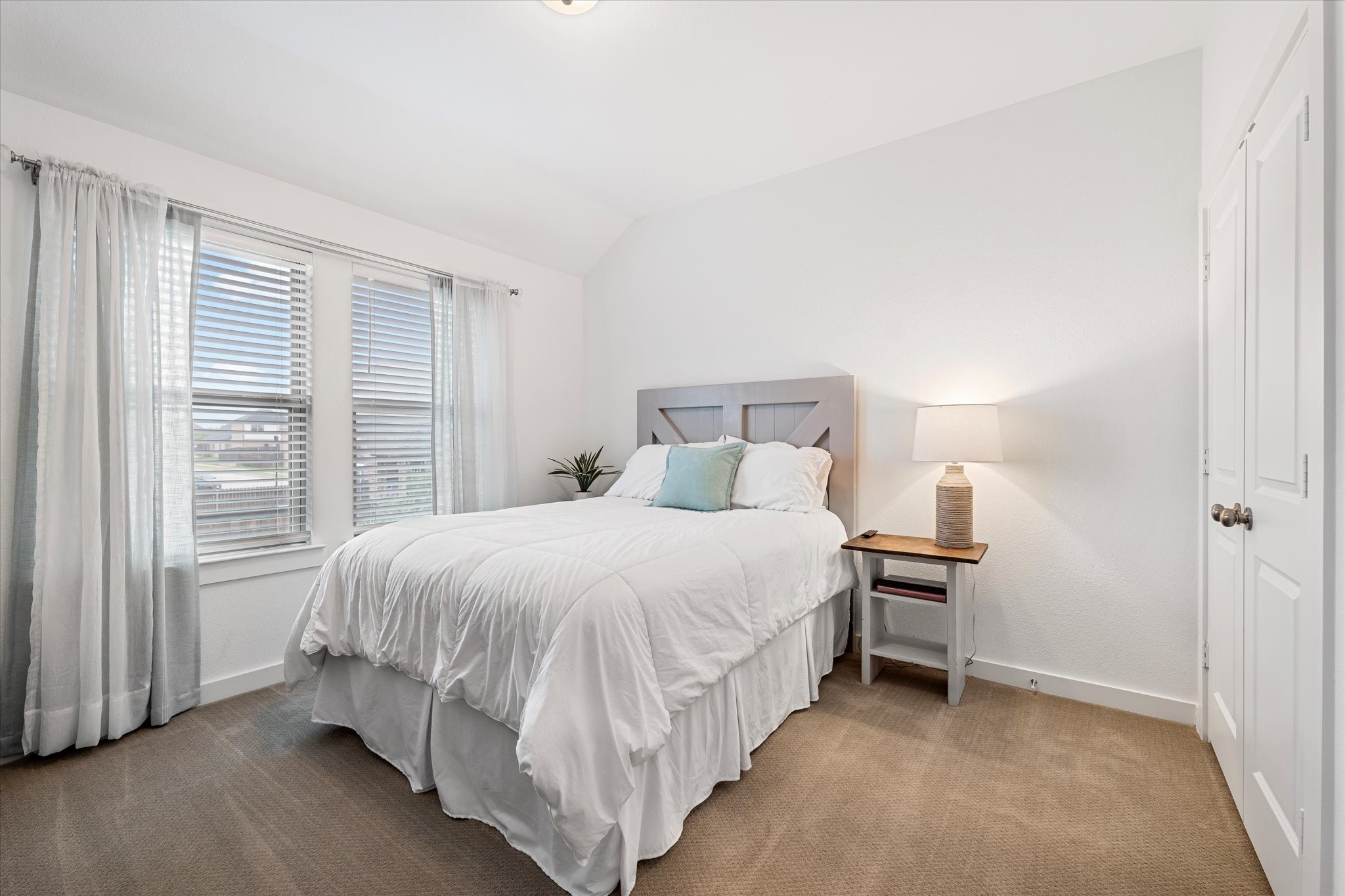 2712 Starburst Drive