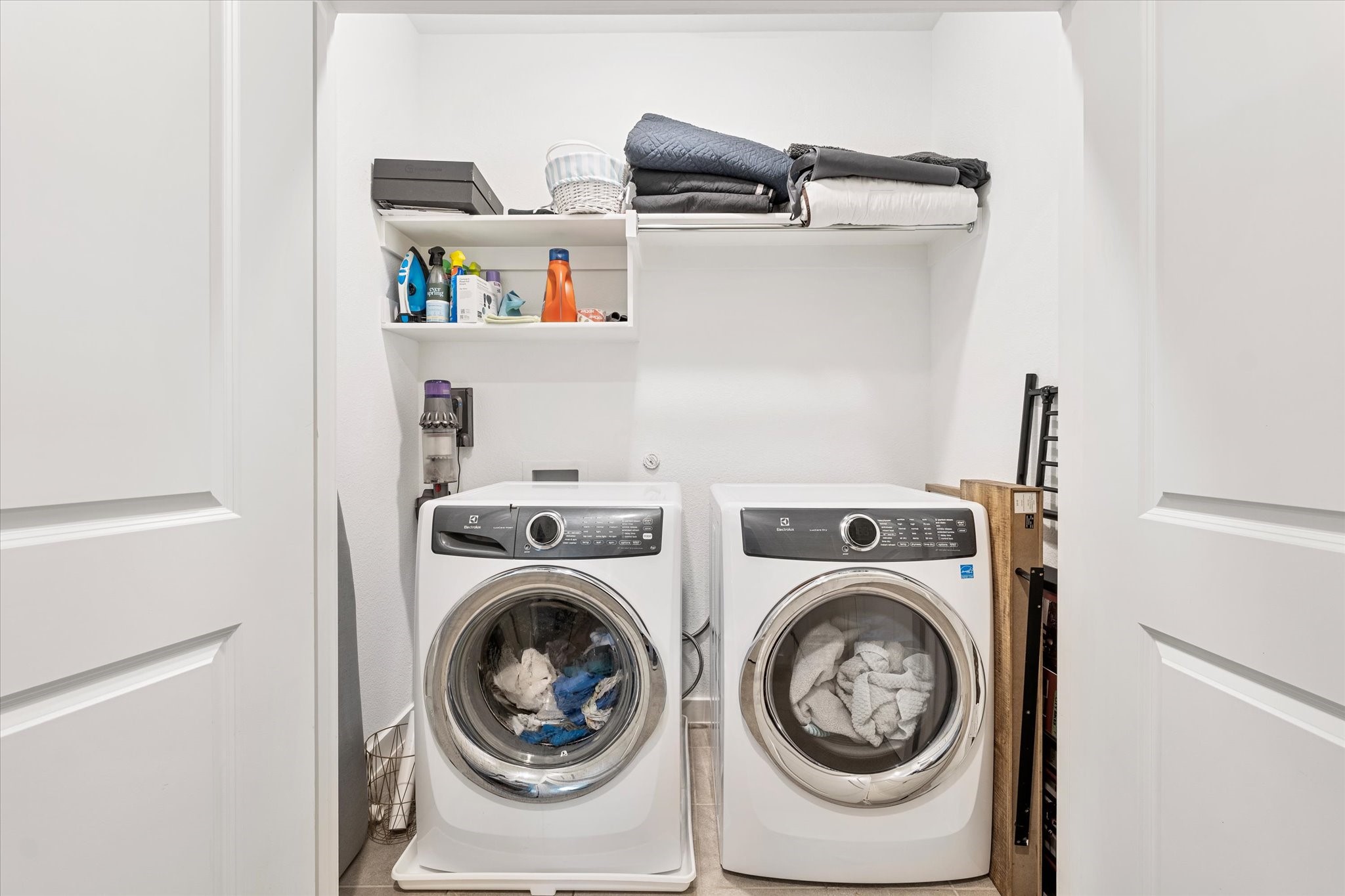 2712 Starburst Drive