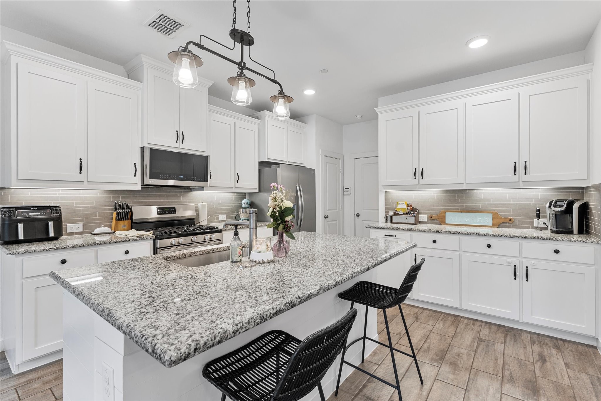 2712 Starburst Drive