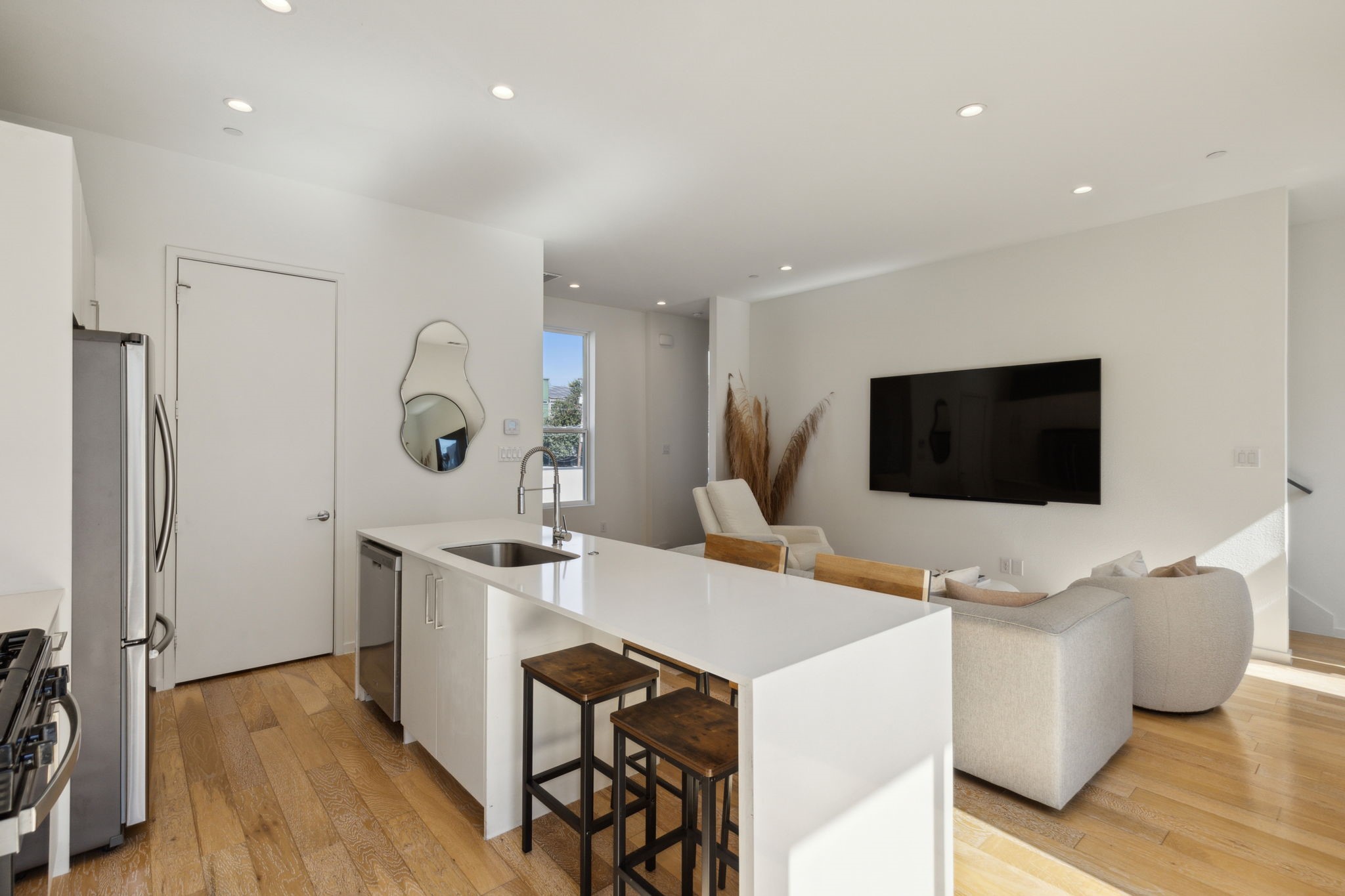 1514 Washington Avenue N 102