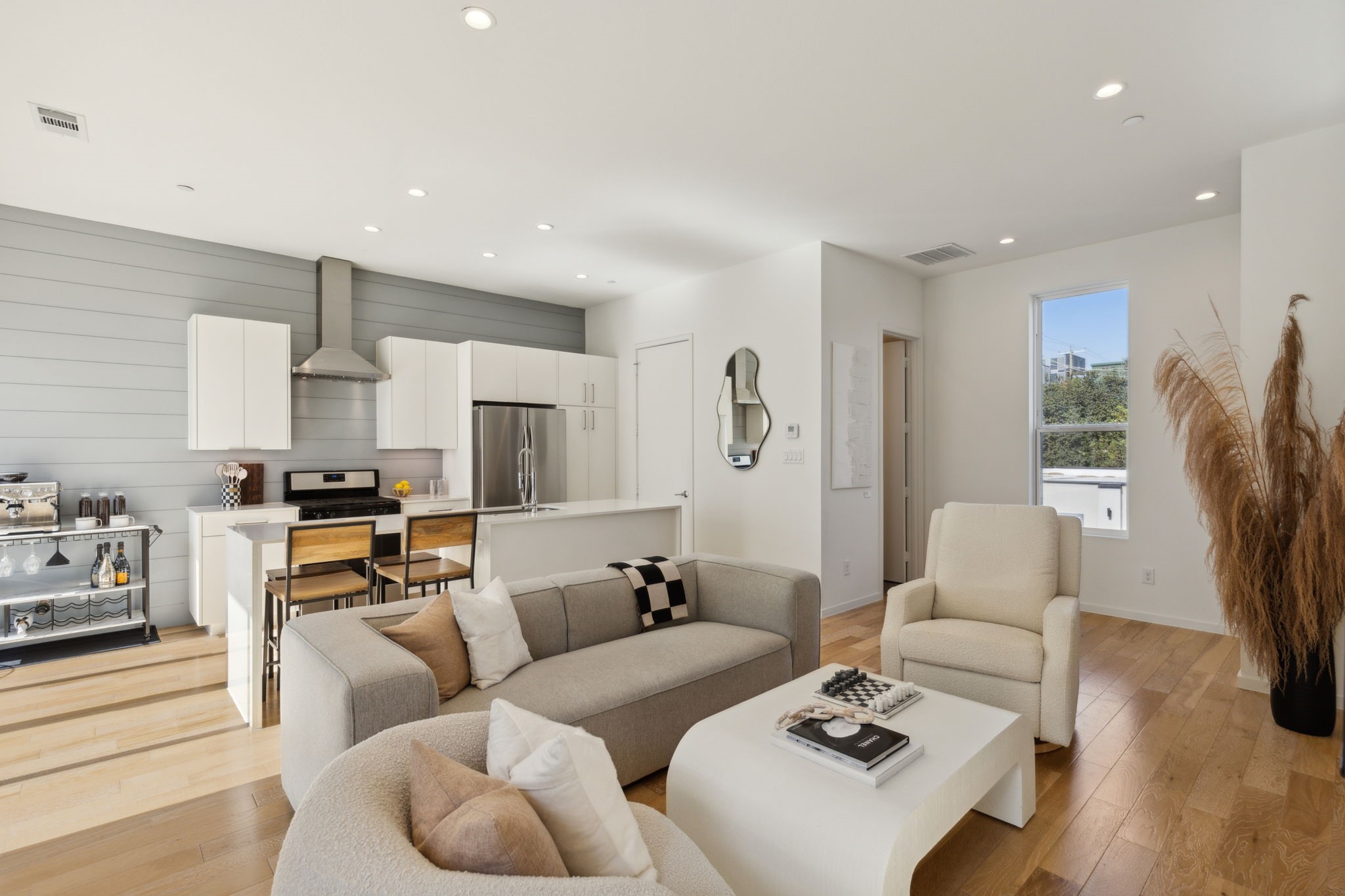 1514 Washington Avenue N 102