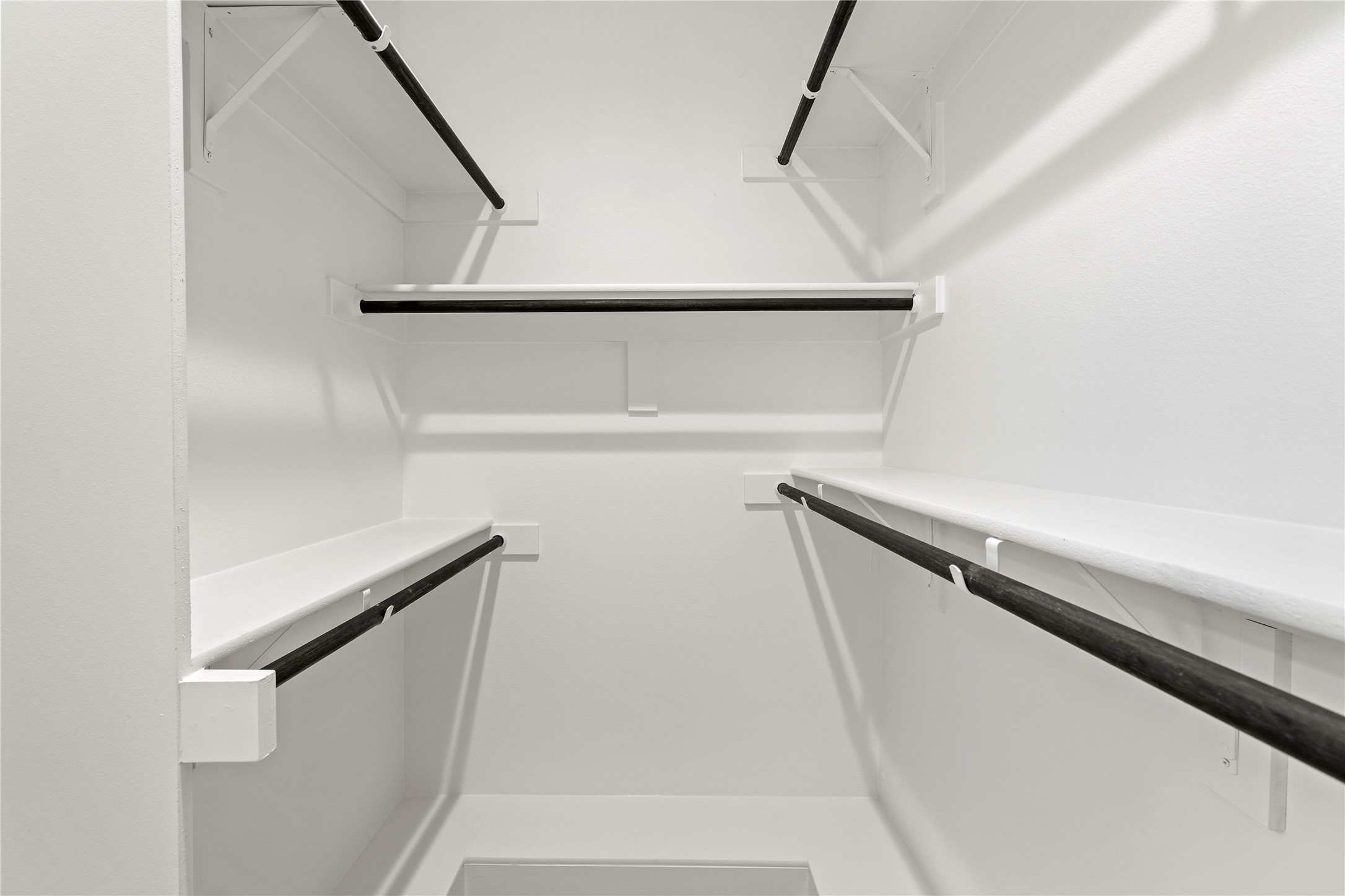 5025 Colonial Avenue