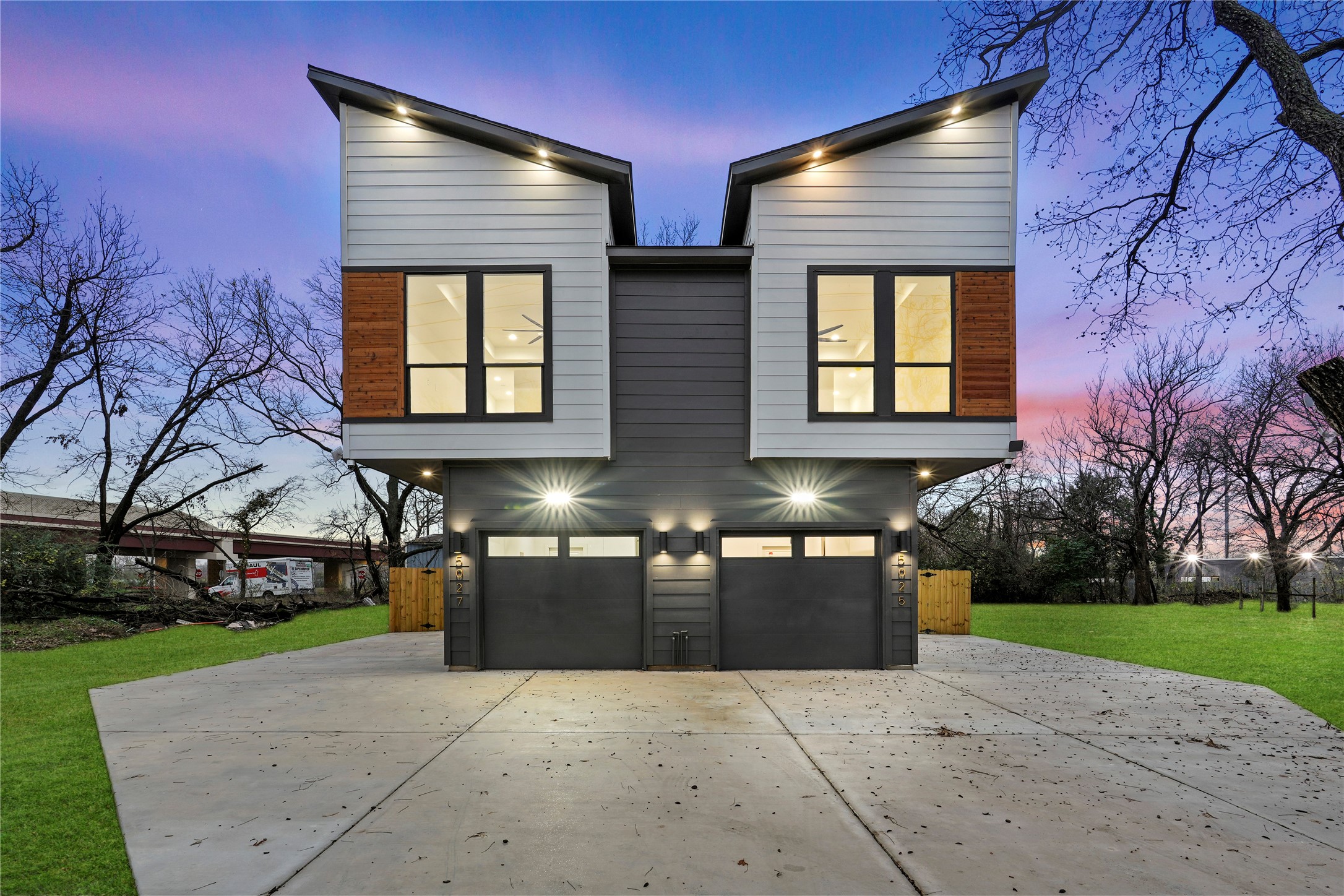 5025/5027 Colonial Avenue