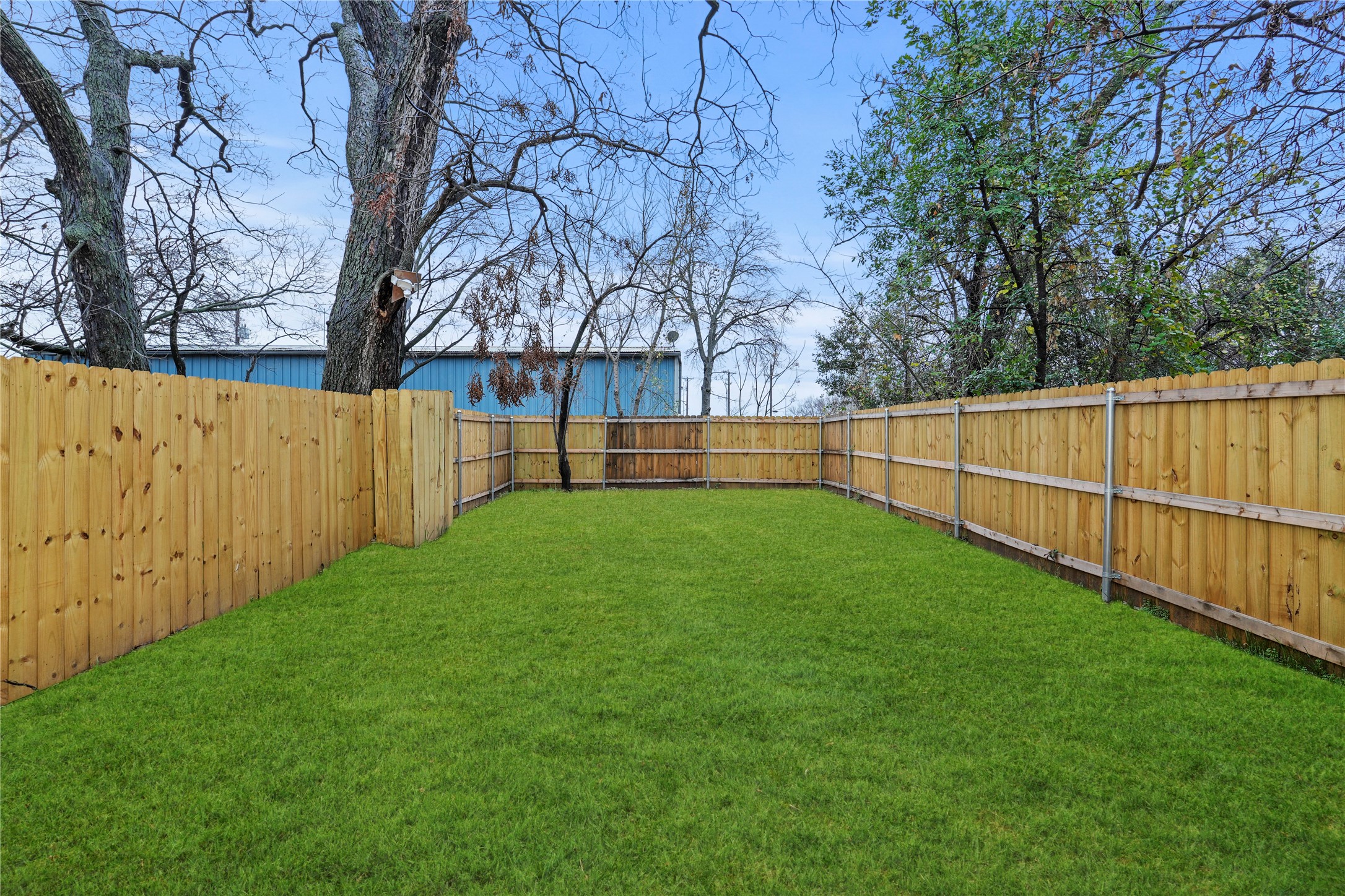 5025/5027 Colonial Avenue