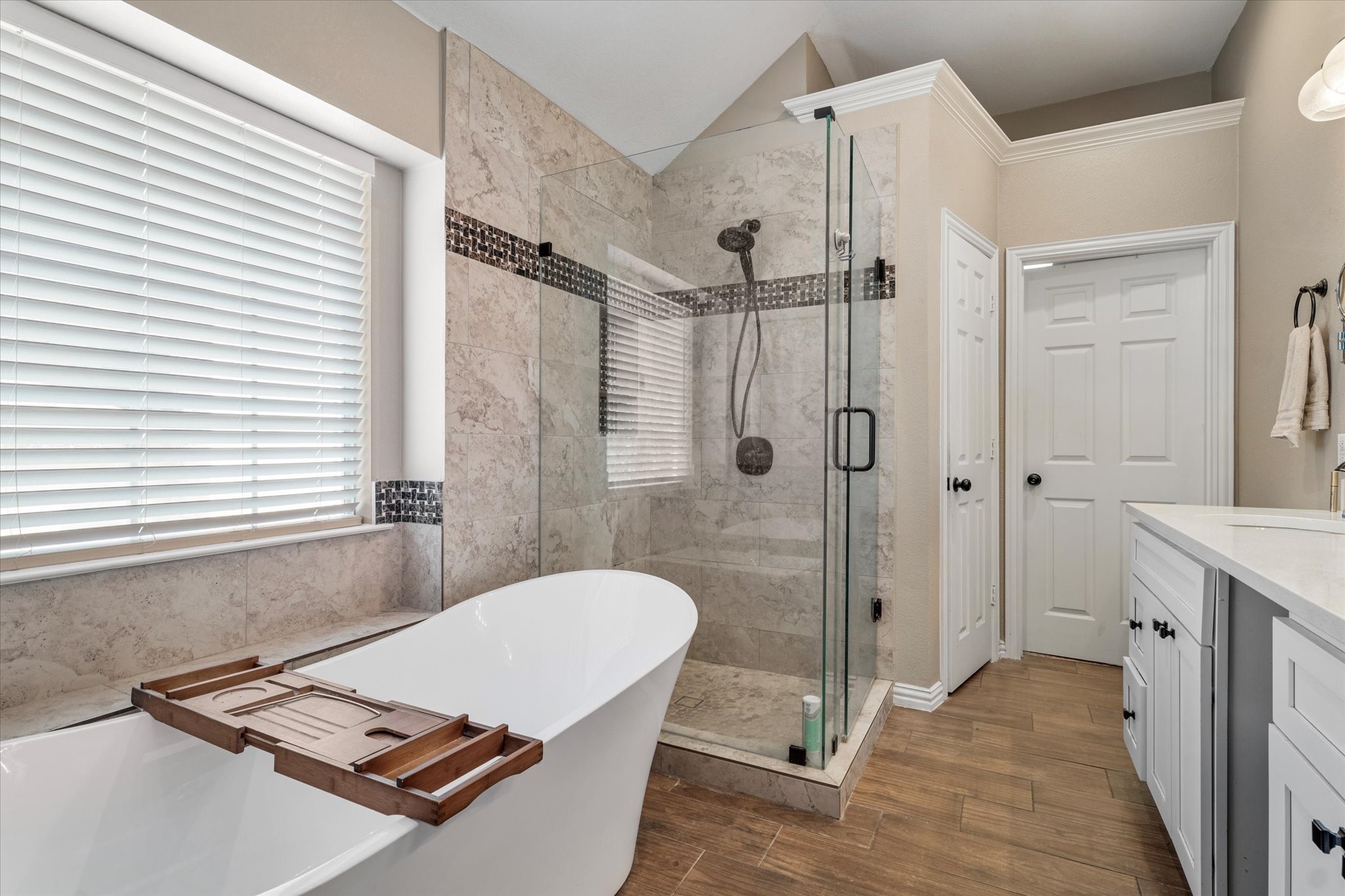 5004 Lake Crest Drive