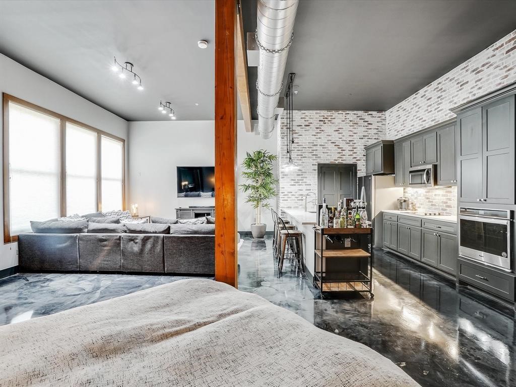 2502 Live Oak Street 129