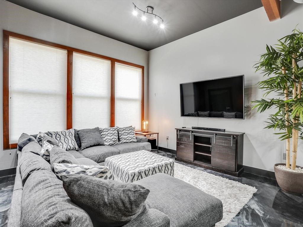 2502 Live Oak Street 129