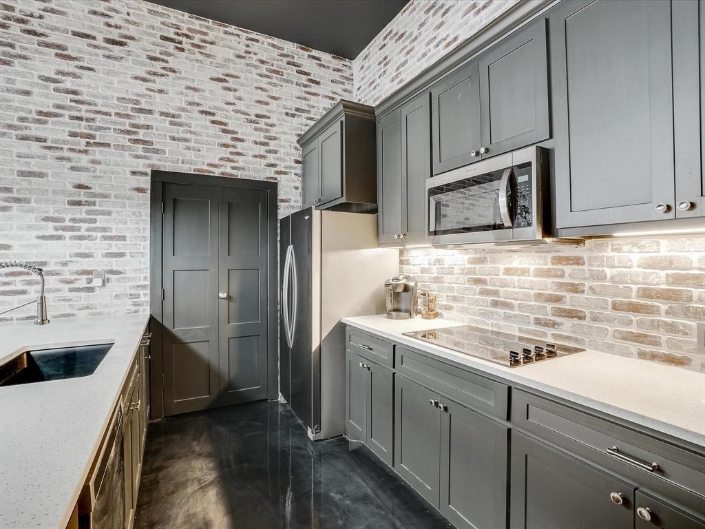 2502 Live Oak Street 129