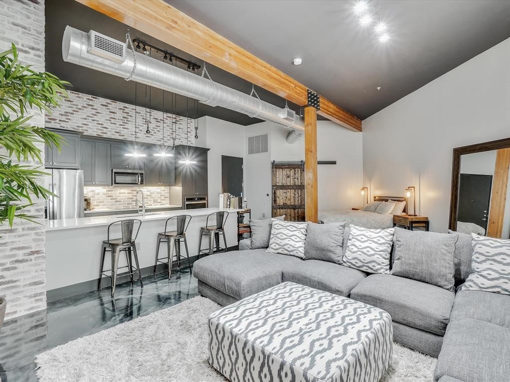 2502 Live Oak Street 129