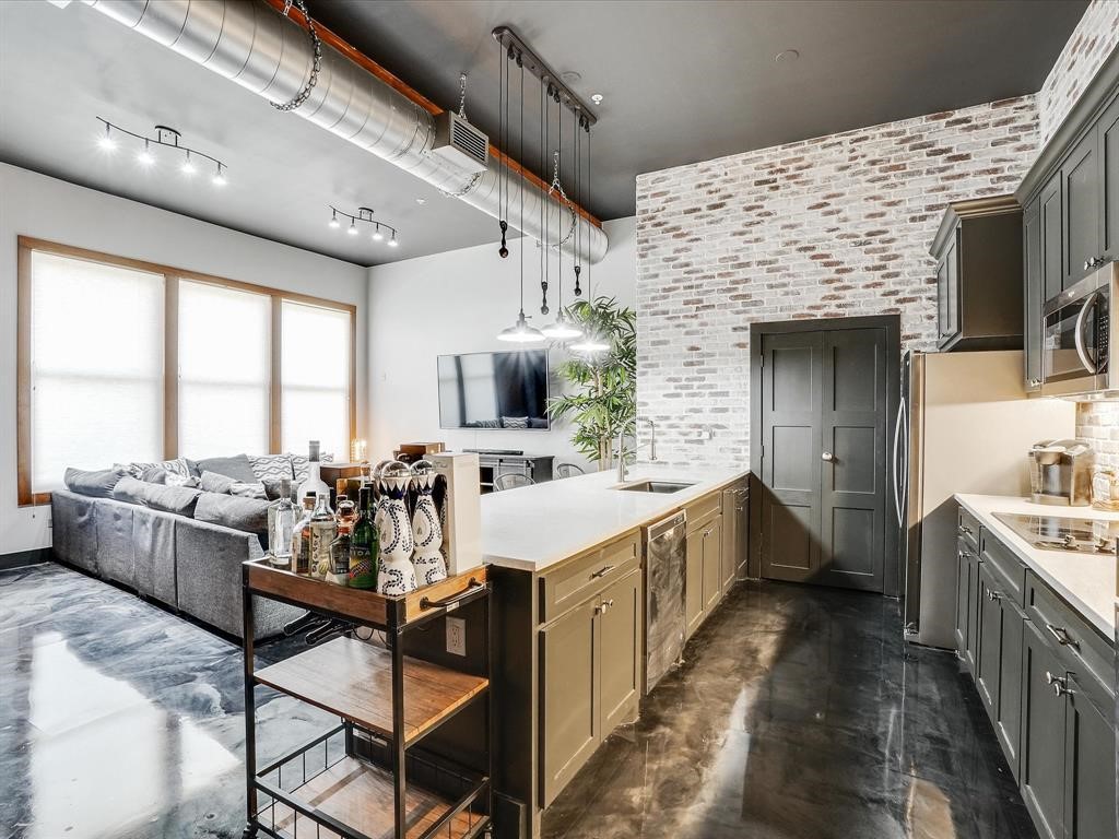 2502 Live Oak Street 129