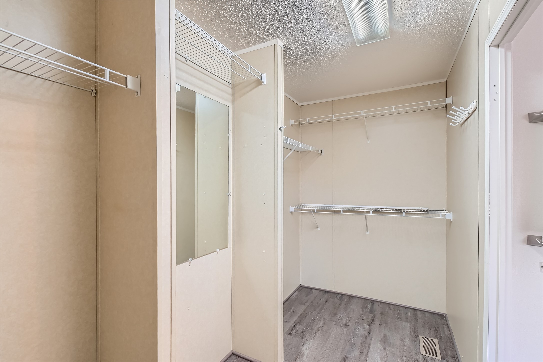 11061 Peninsula Lane