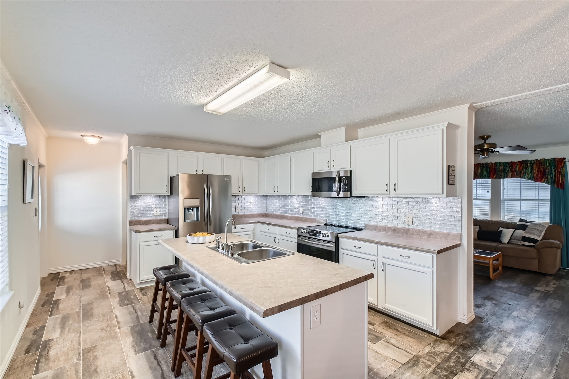 11061 Peninsula Lane