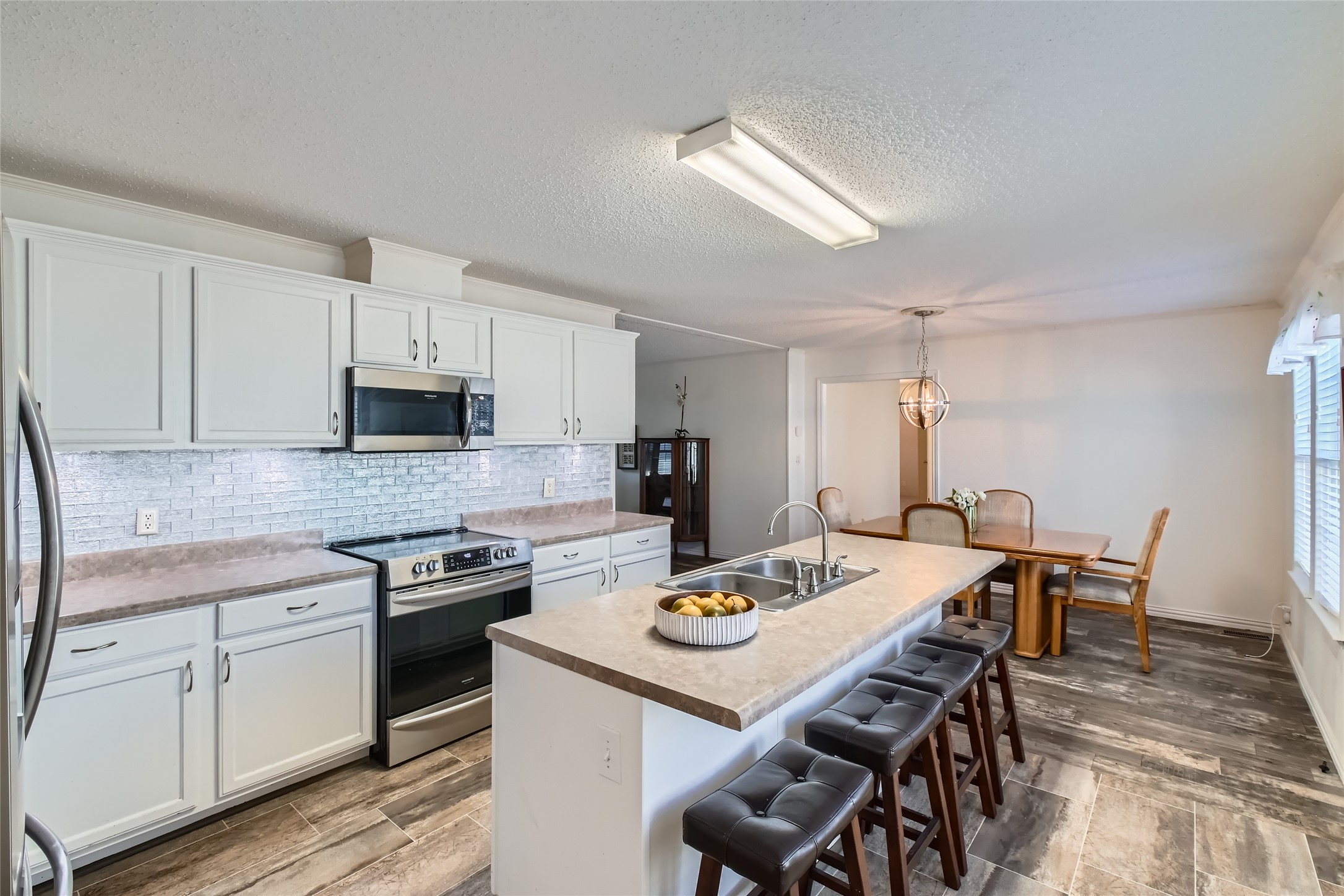 11061 Peninsula Lane