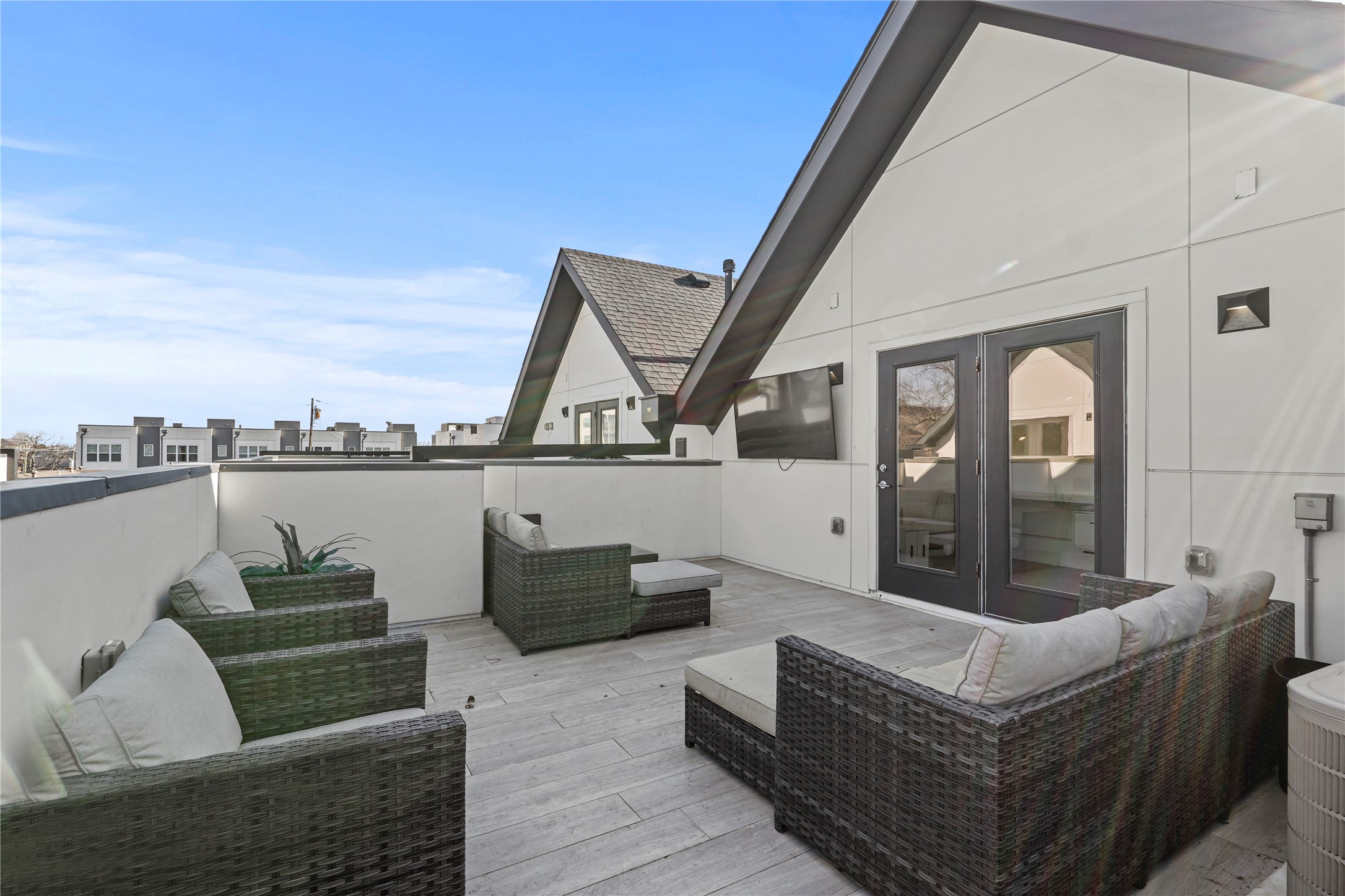 3880 Munger Avenue 9