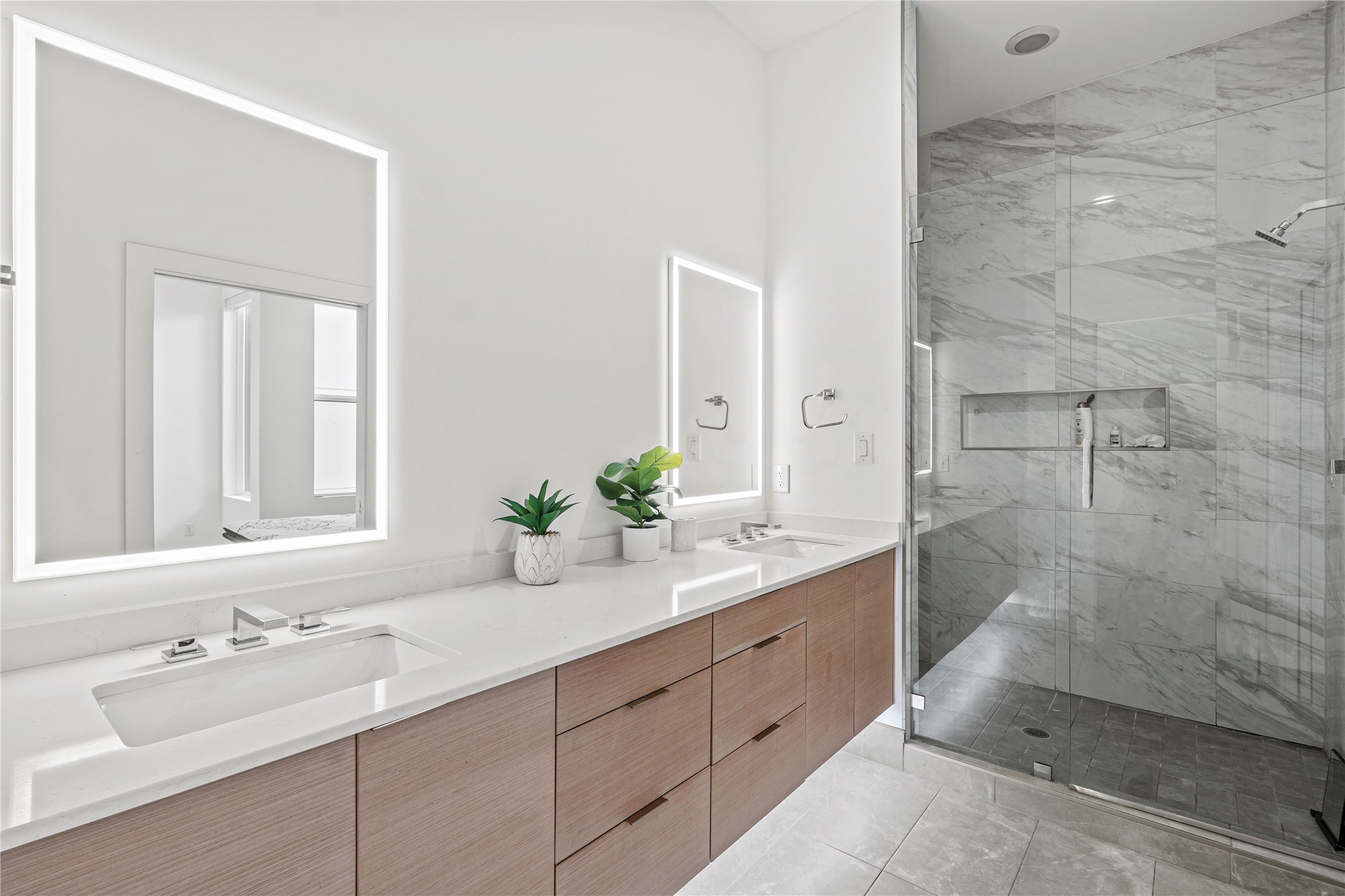 3880 Munger Avenue 9