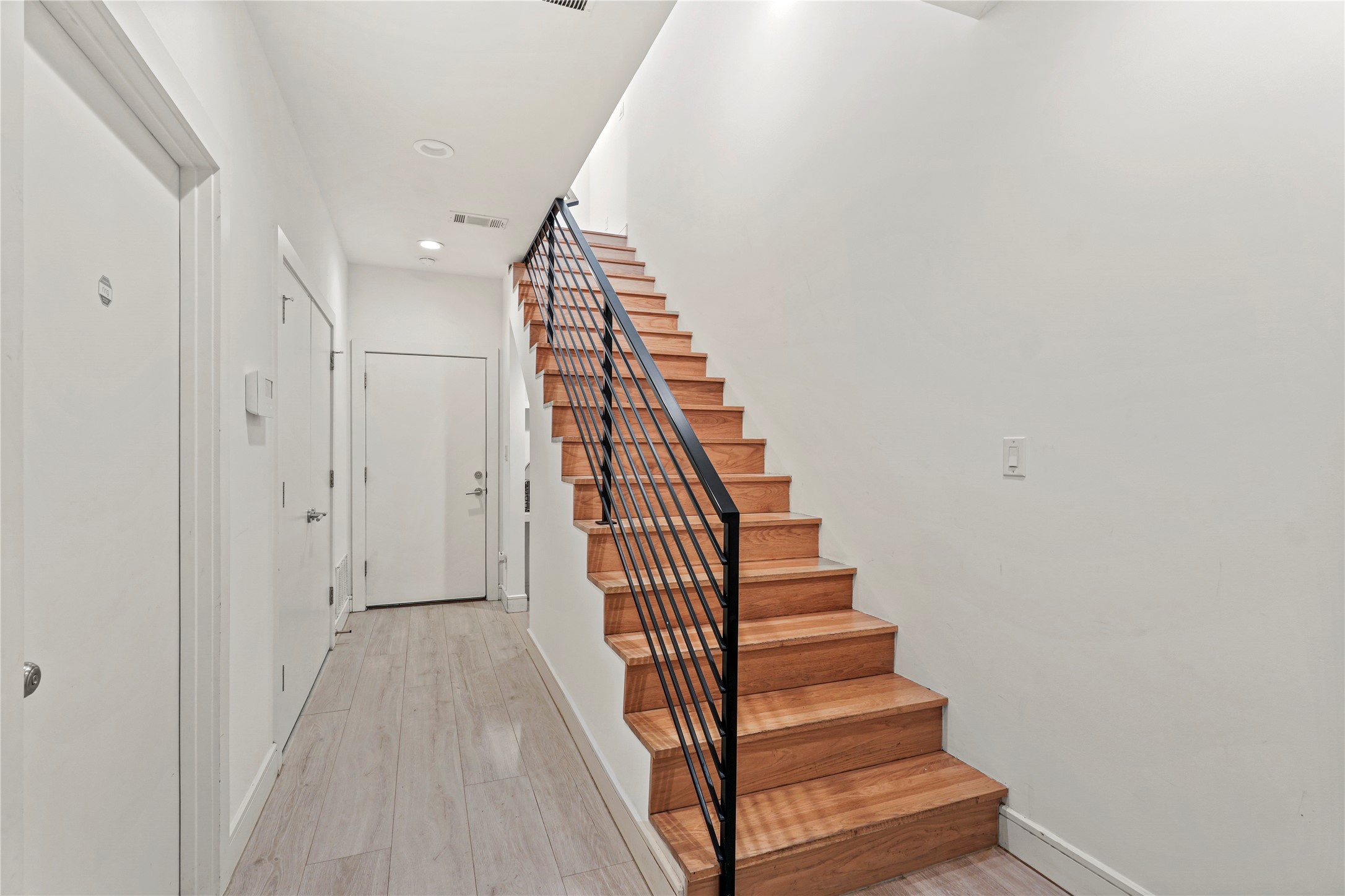 3880 Munger Avenue 9