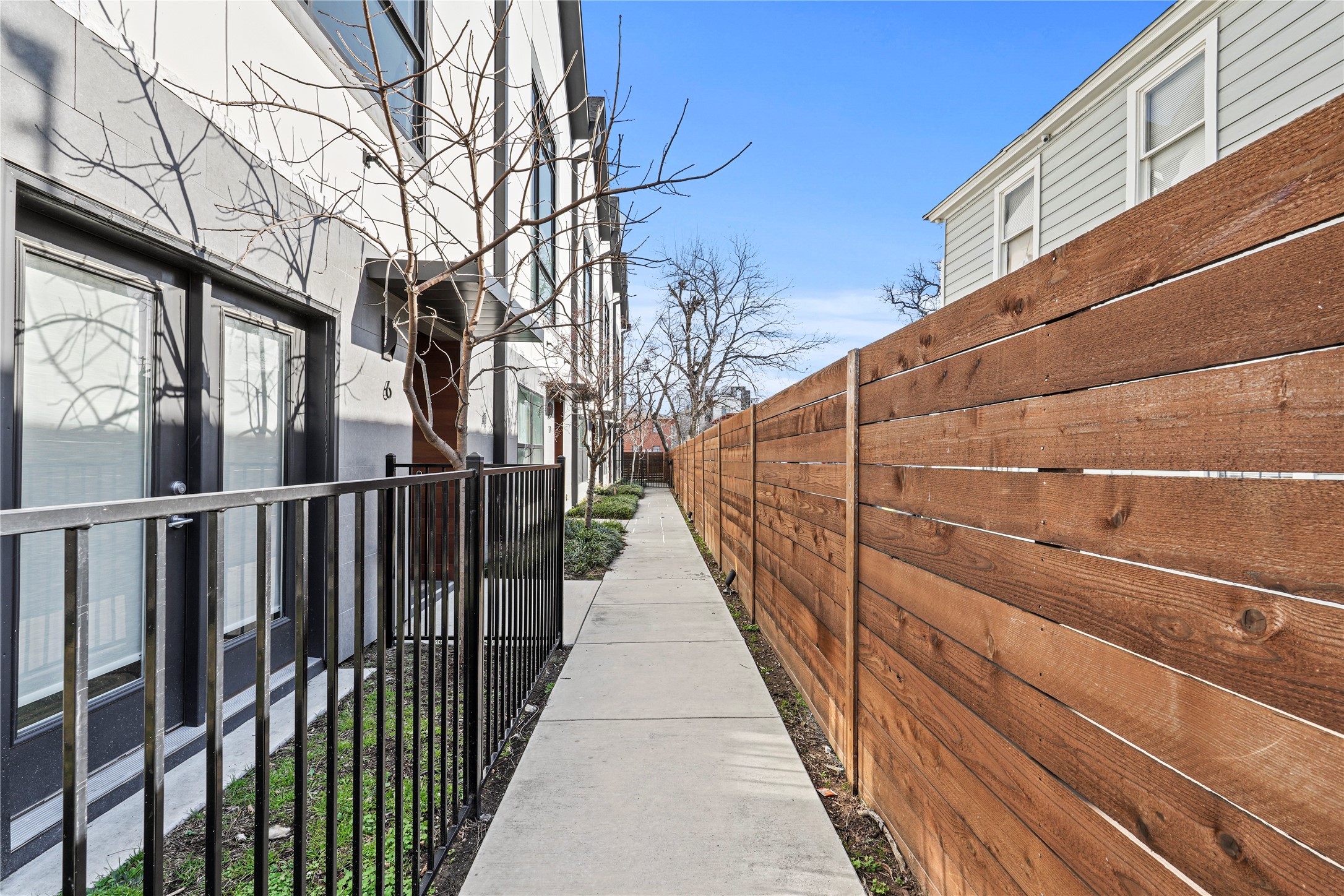 3880 Munger Avenue 9