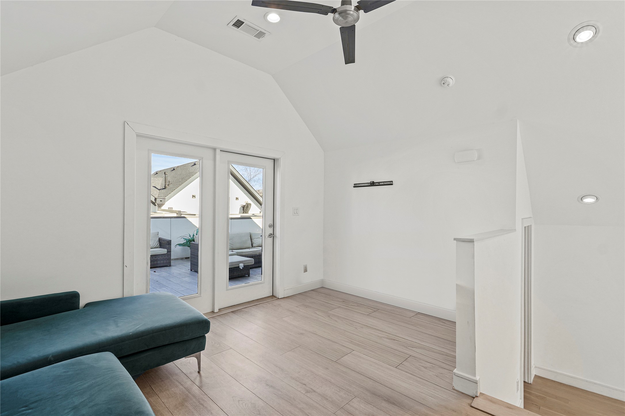 3880 Munger Avenue 9