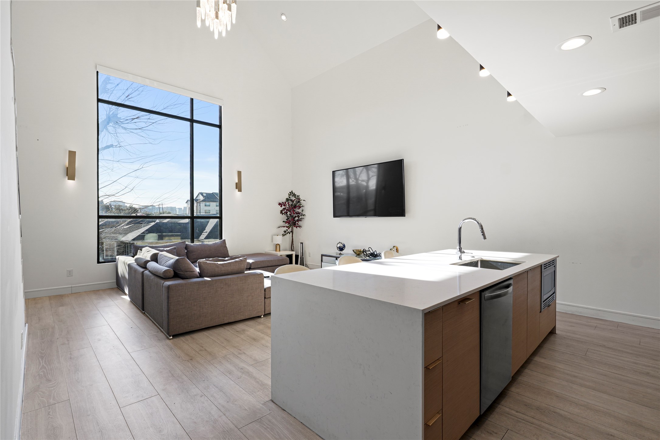 3880 Munger Avenue 9