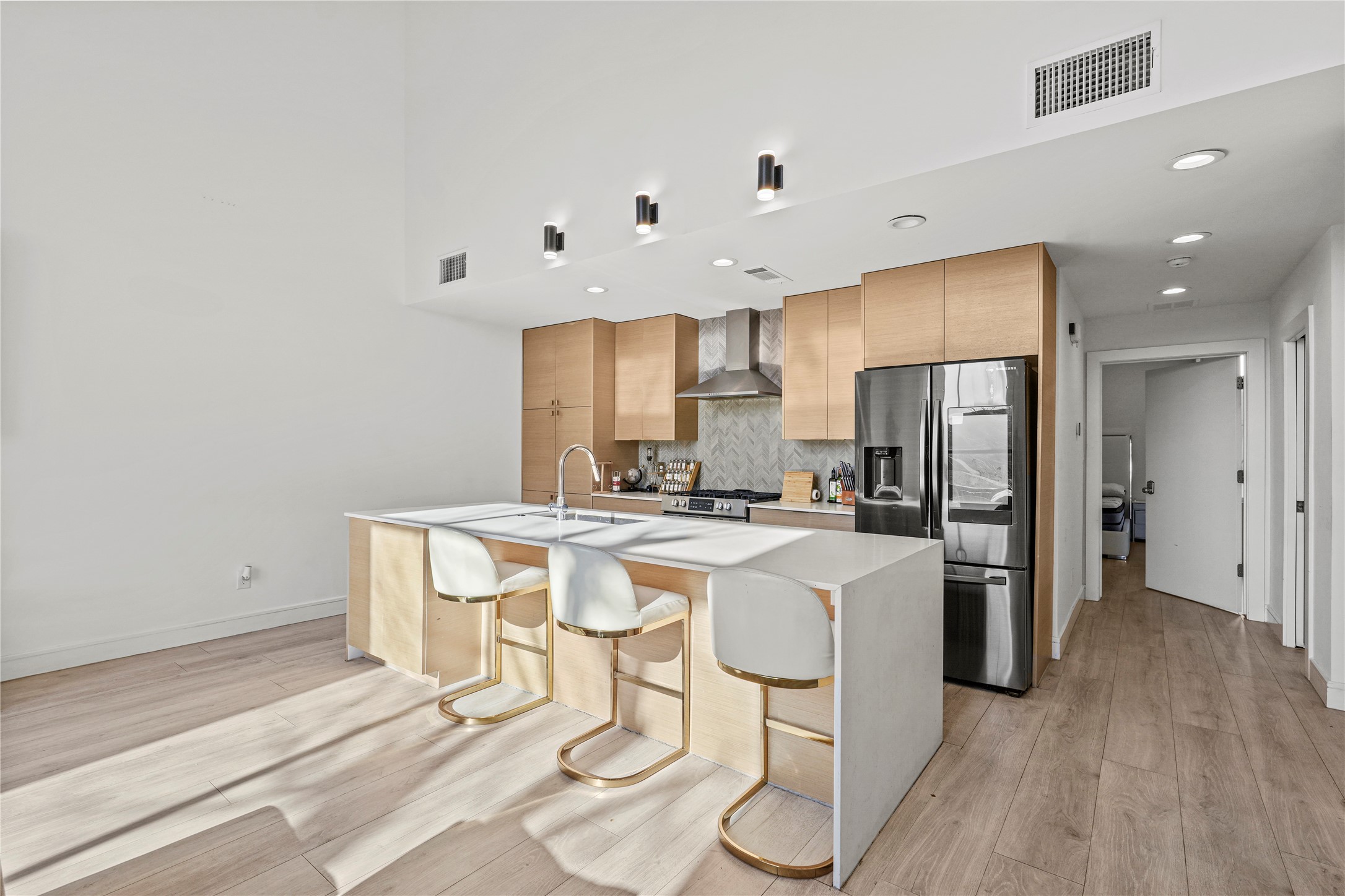 3880 Munger Avenue 9