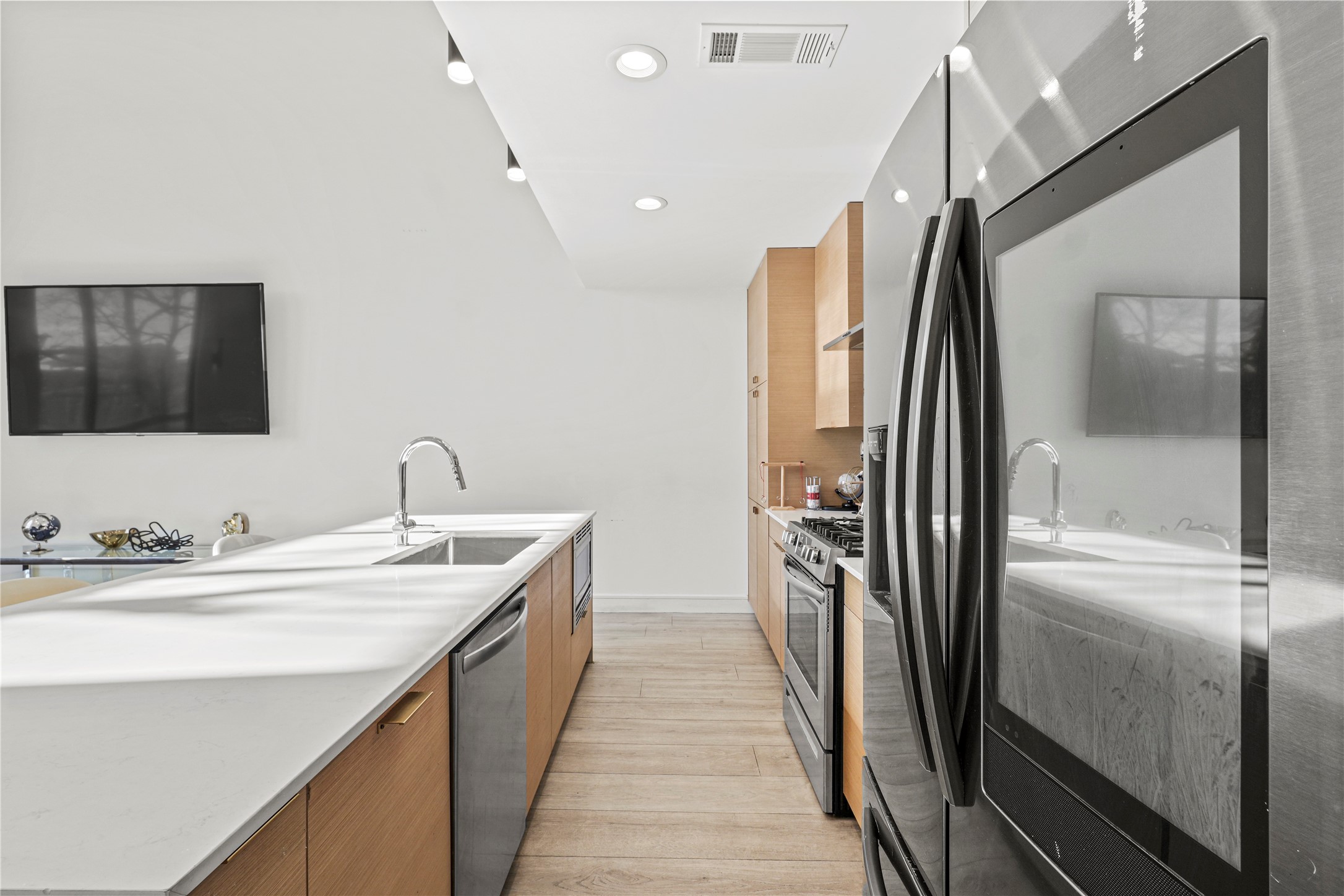 3880 Munger Avenue 9