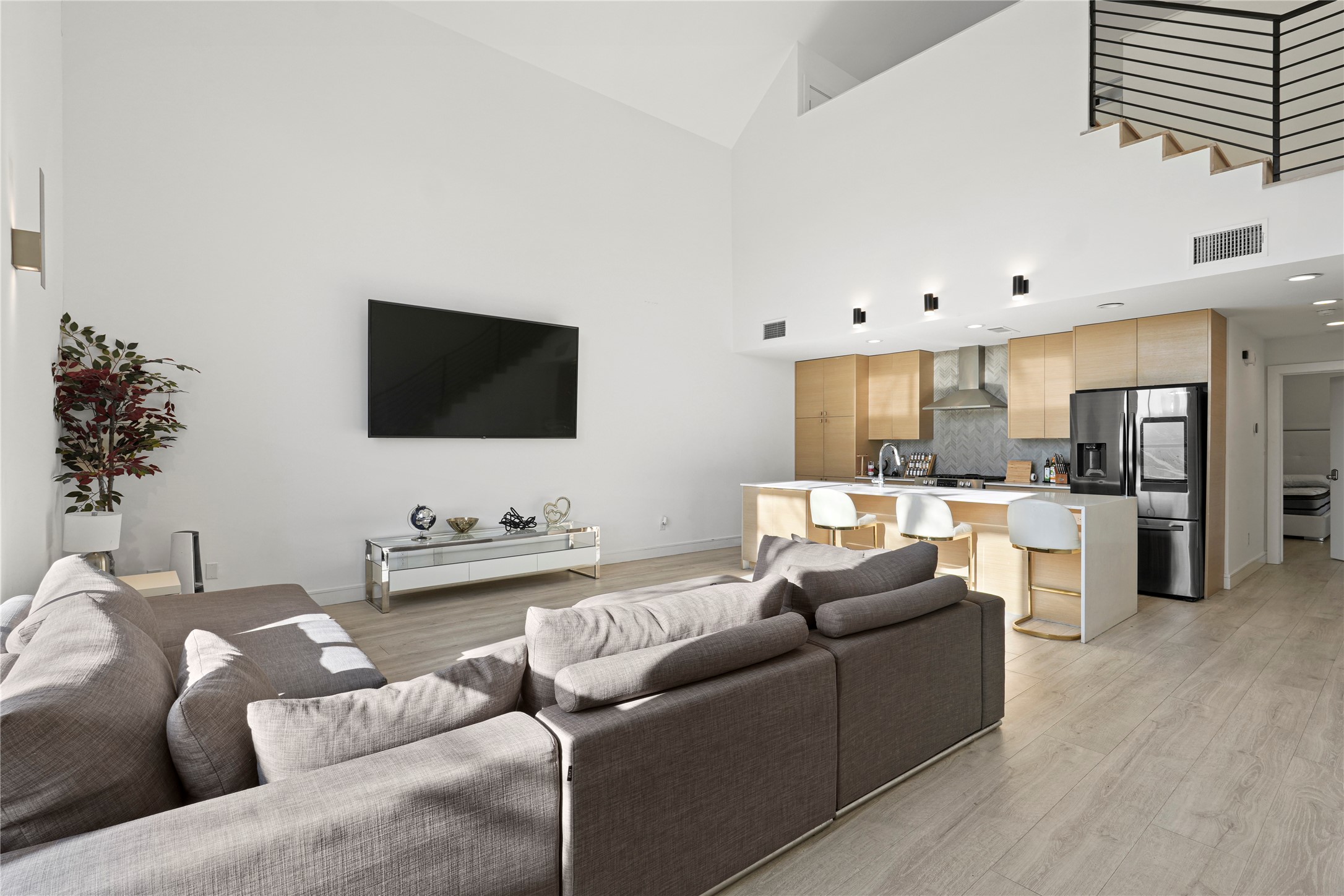 3880 Munger Avenue 9