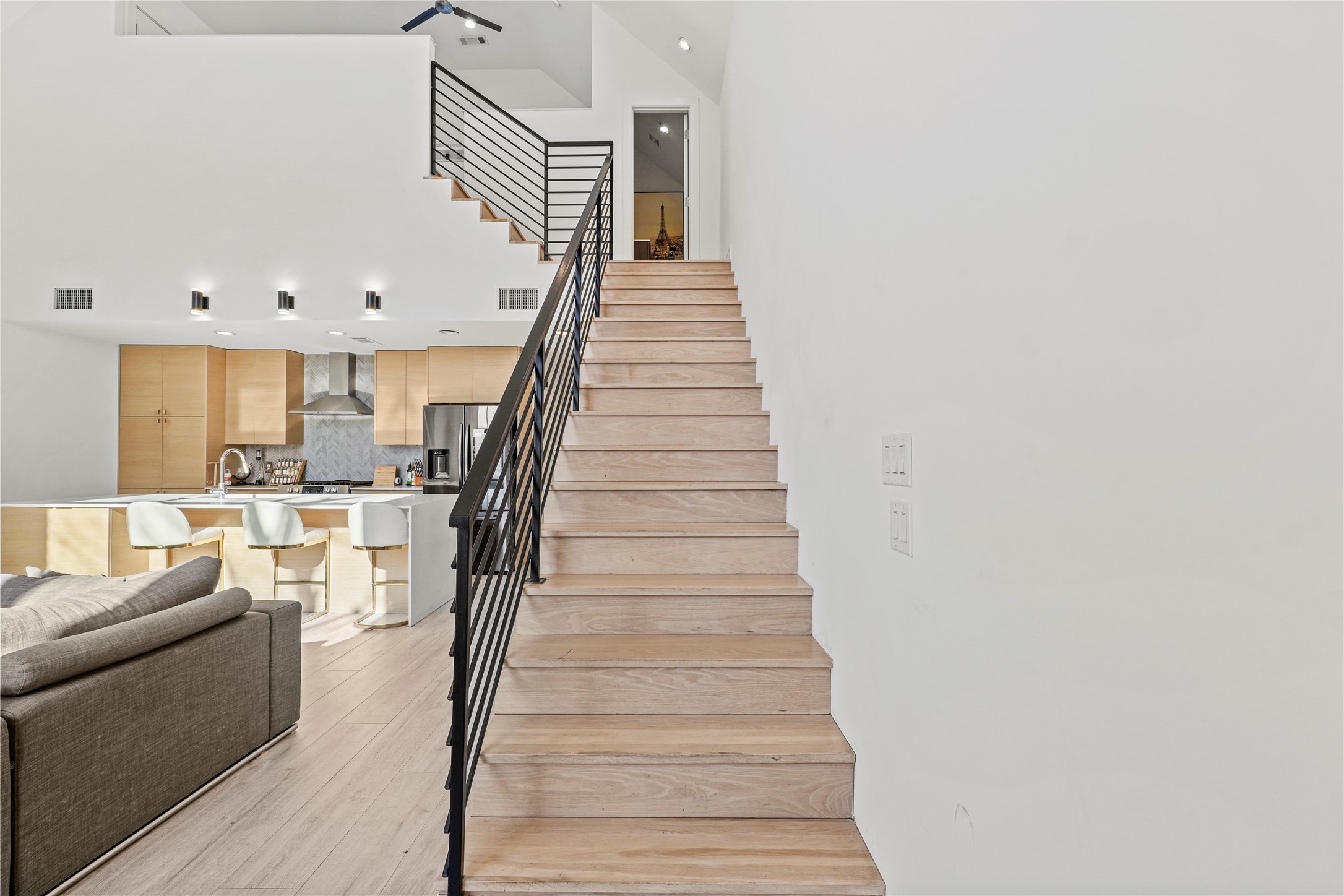 3880 Munger Avenue 9