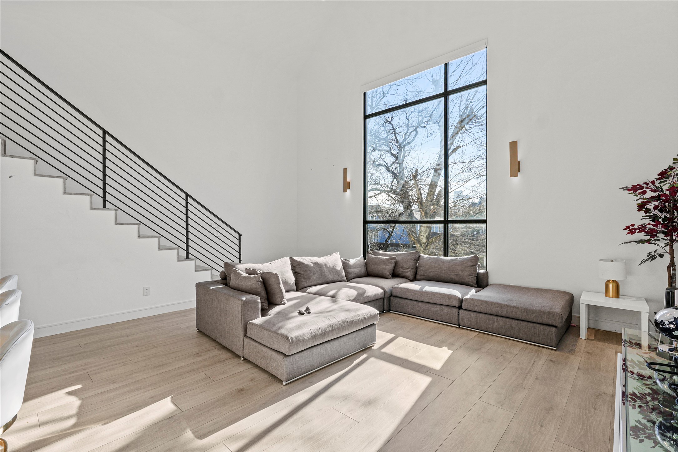 3880 Munger Avenue 9