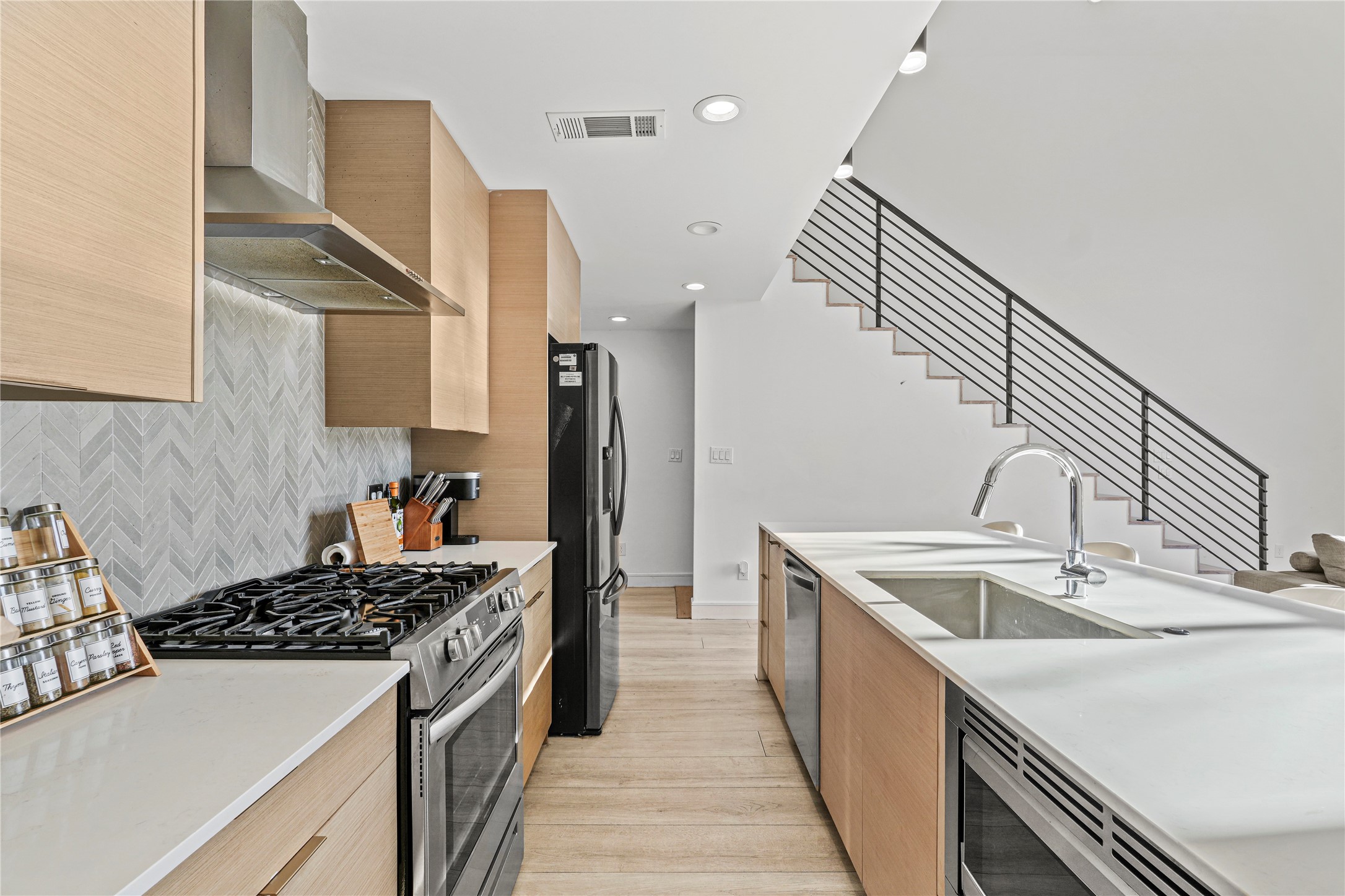 3880 Munger Avenue 9