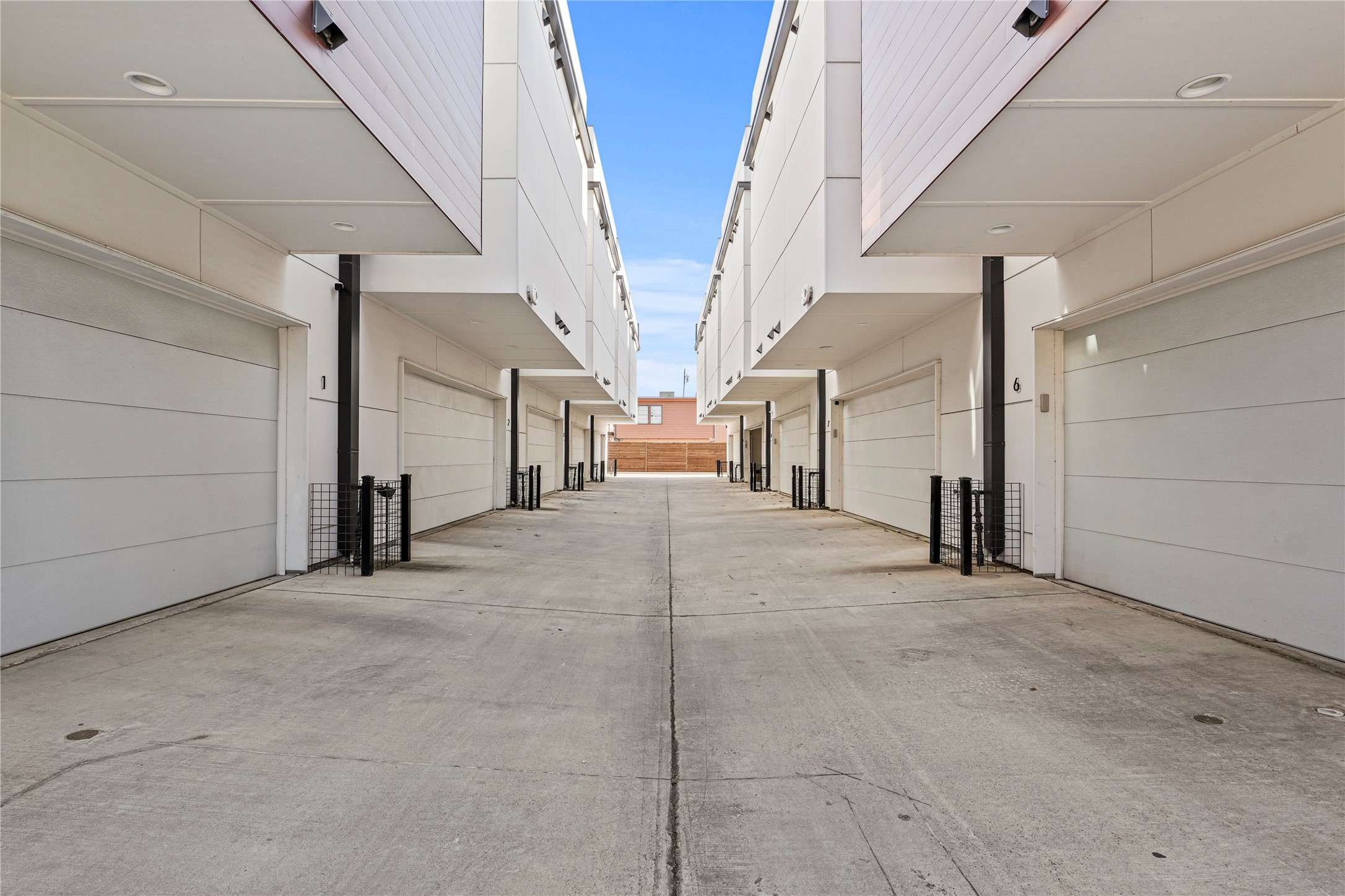 3880 Munger Avenue 9