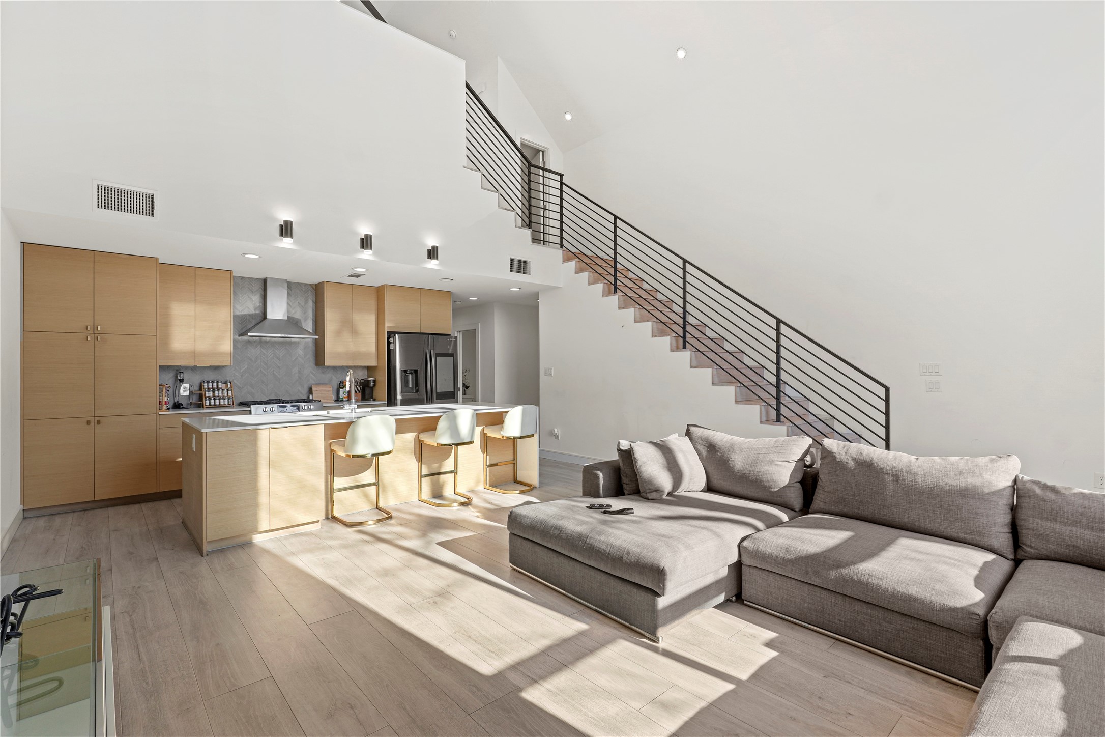 3880 Munger Avenue 9