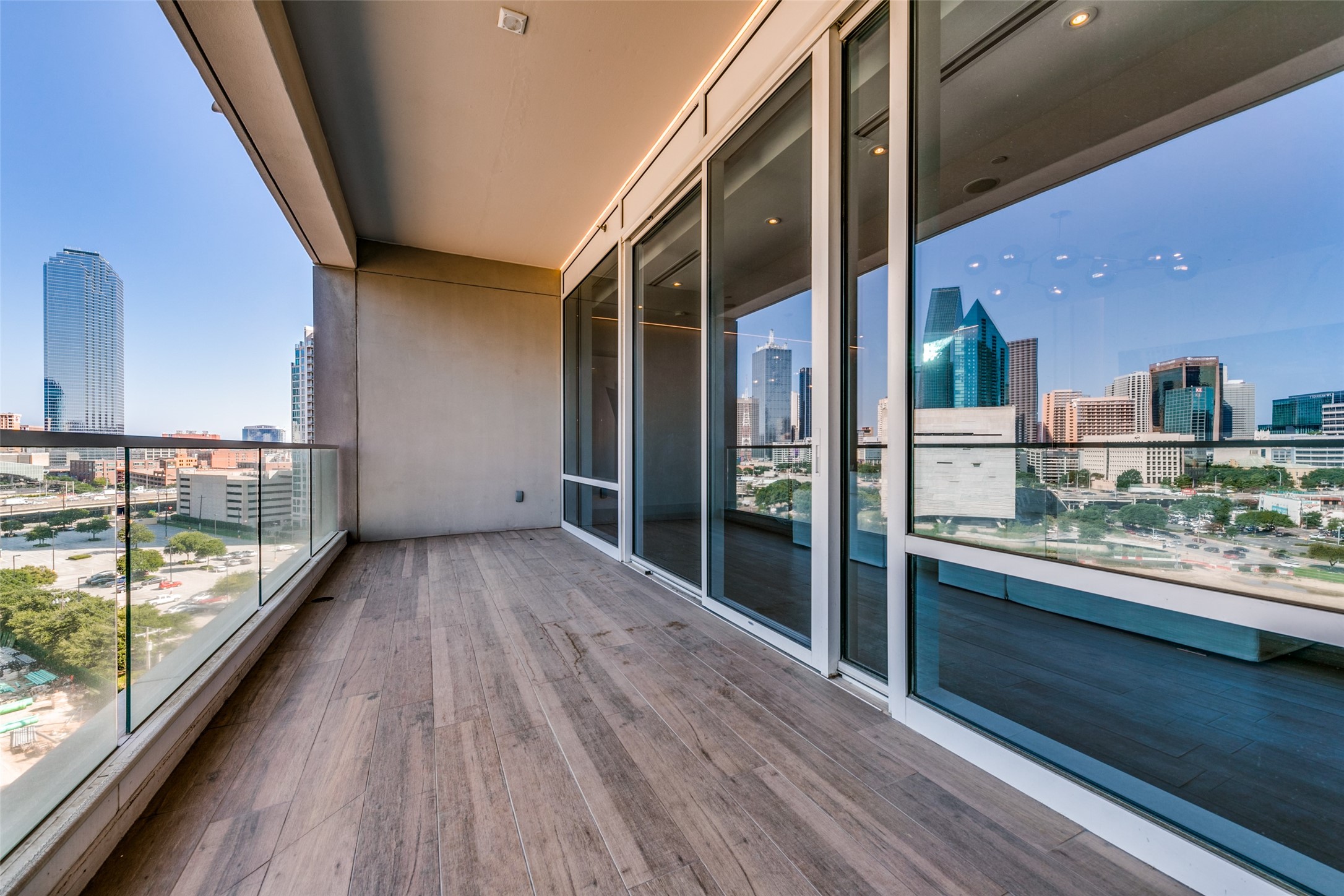 2408 Victory Park Lane 939