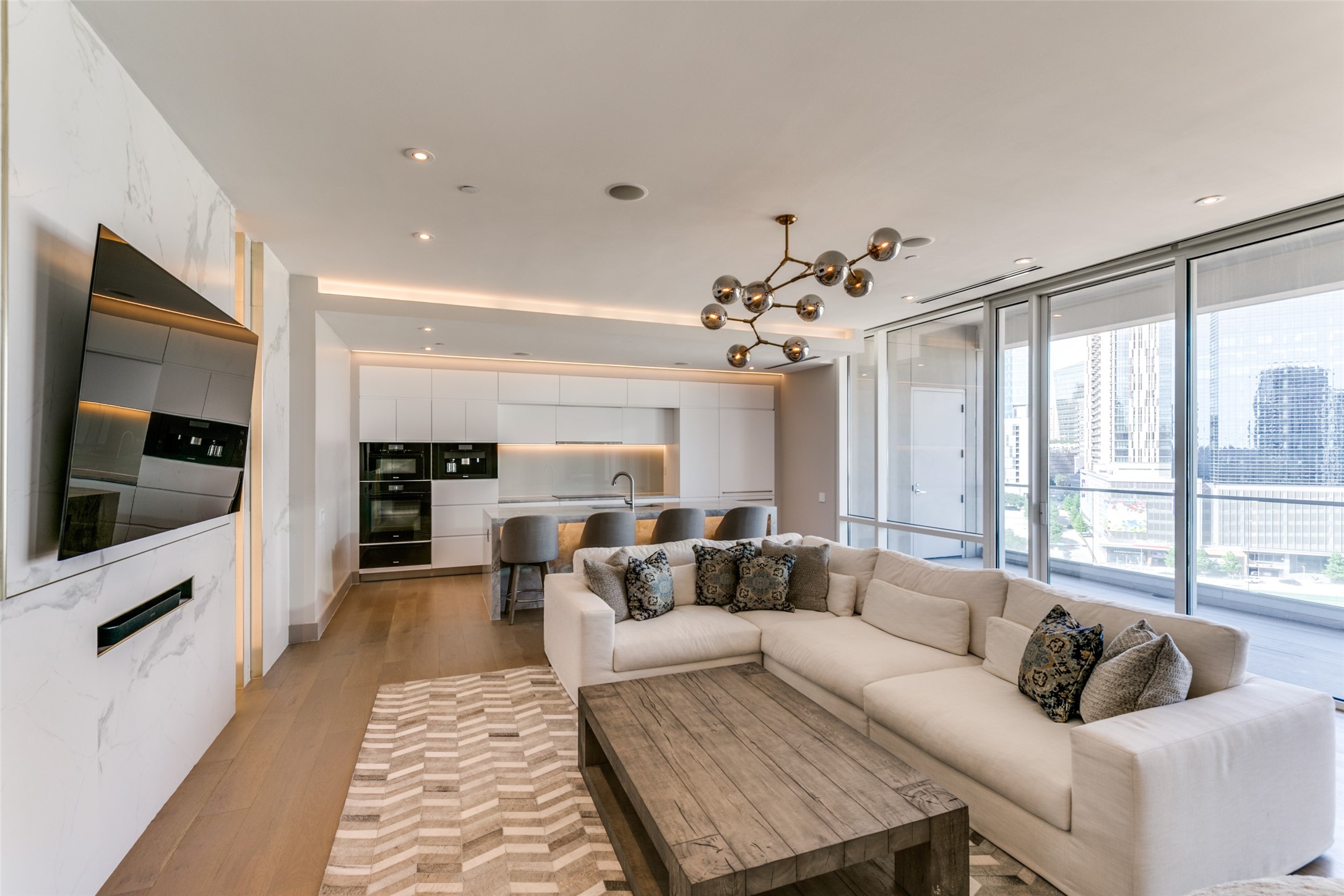 2408 Victory Park Lane 939