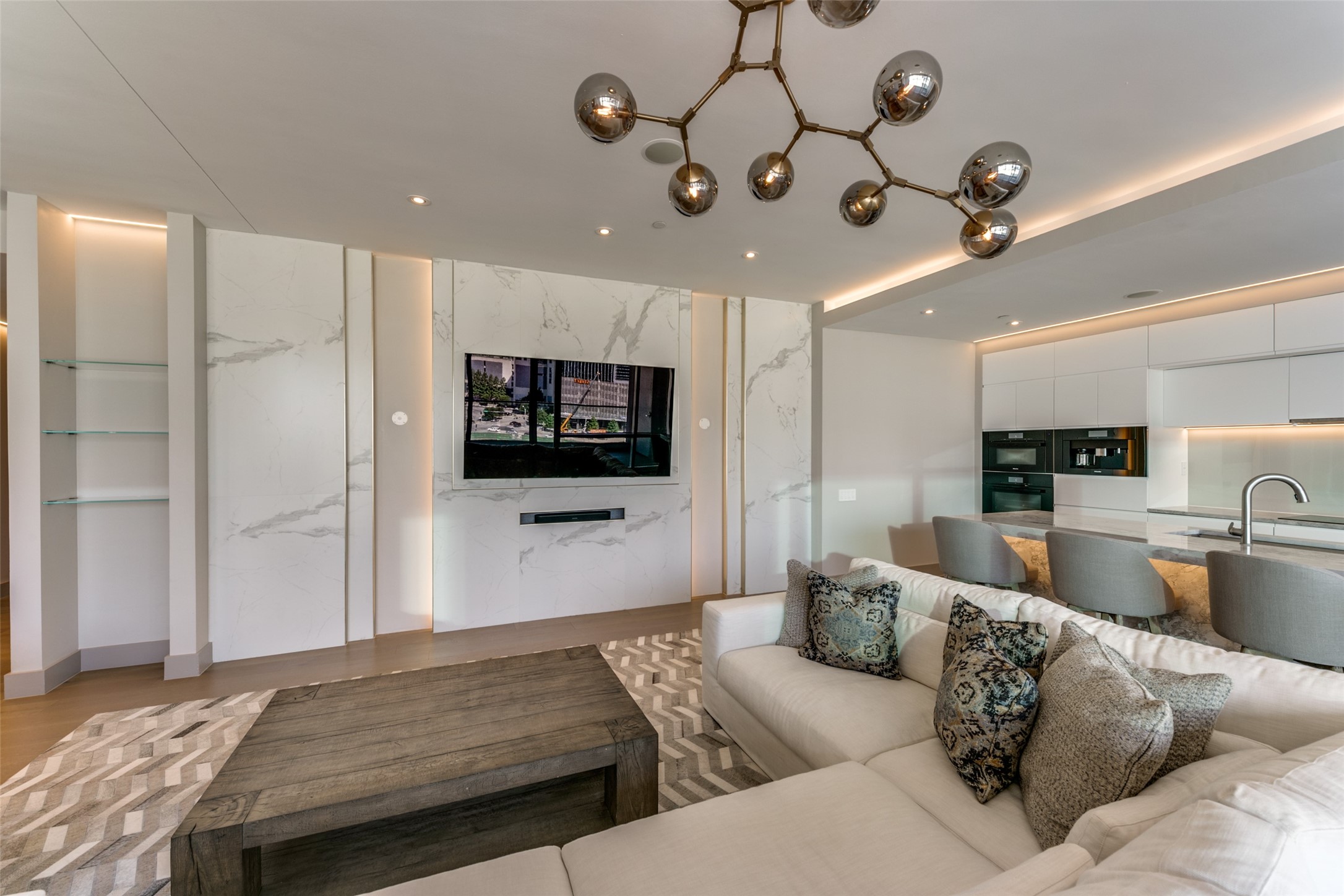 2408 Victory Park Lane 939