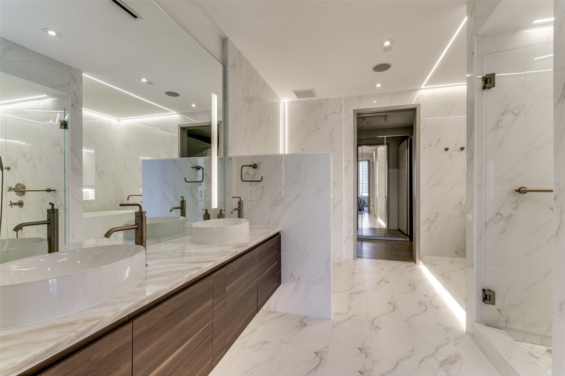 2408 Victory Park Lane 939