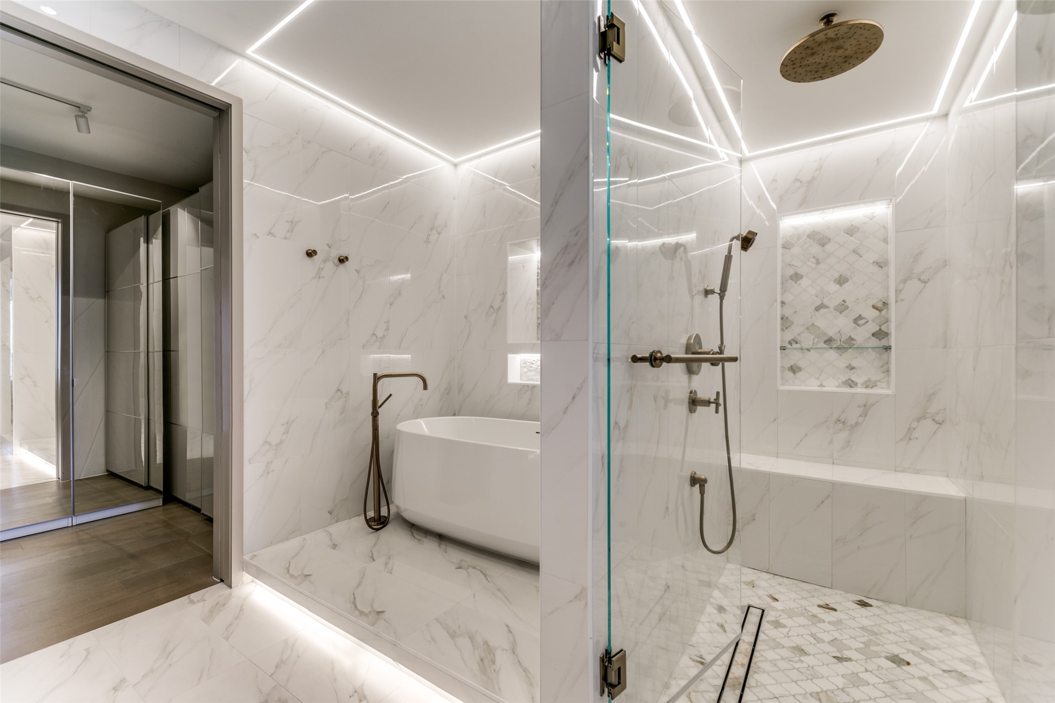 2408 Victory Park Lane 939